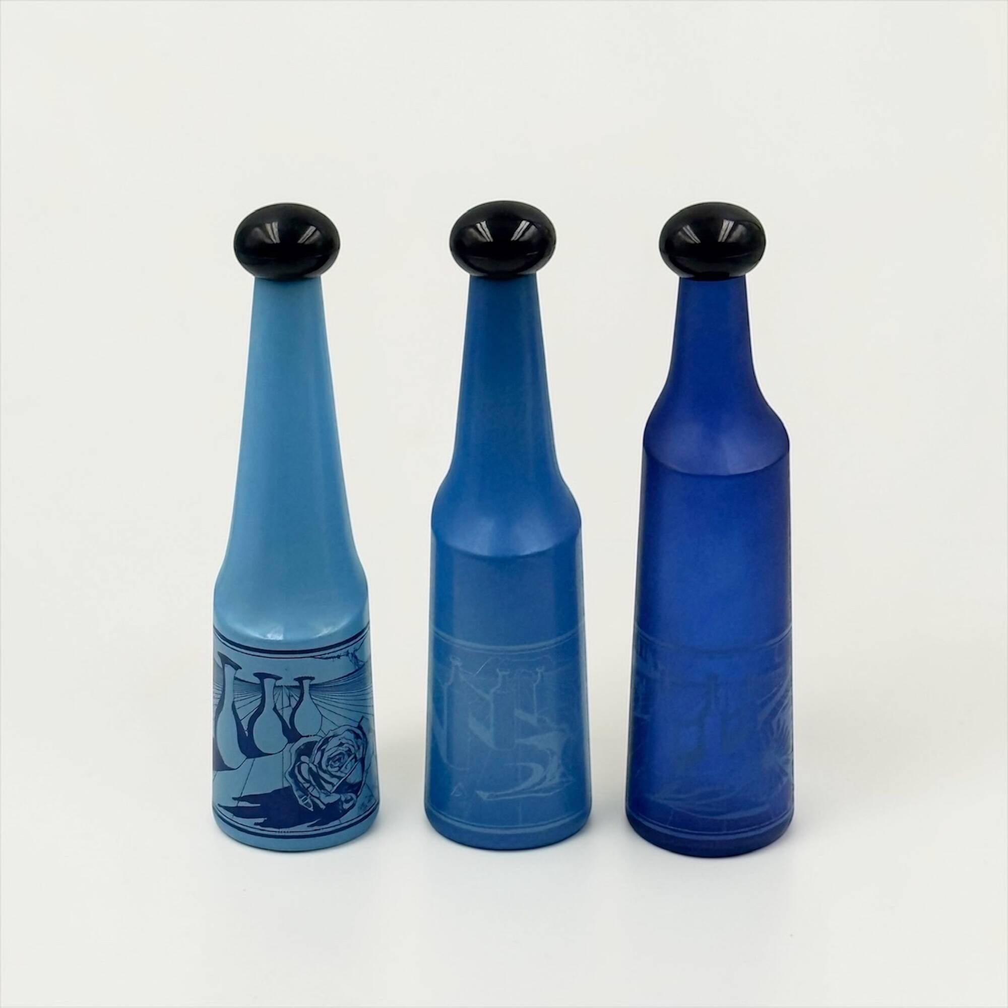 Ensemble de 3 bouteilles design bleu par Salvador Dali Rosso Antico 1970