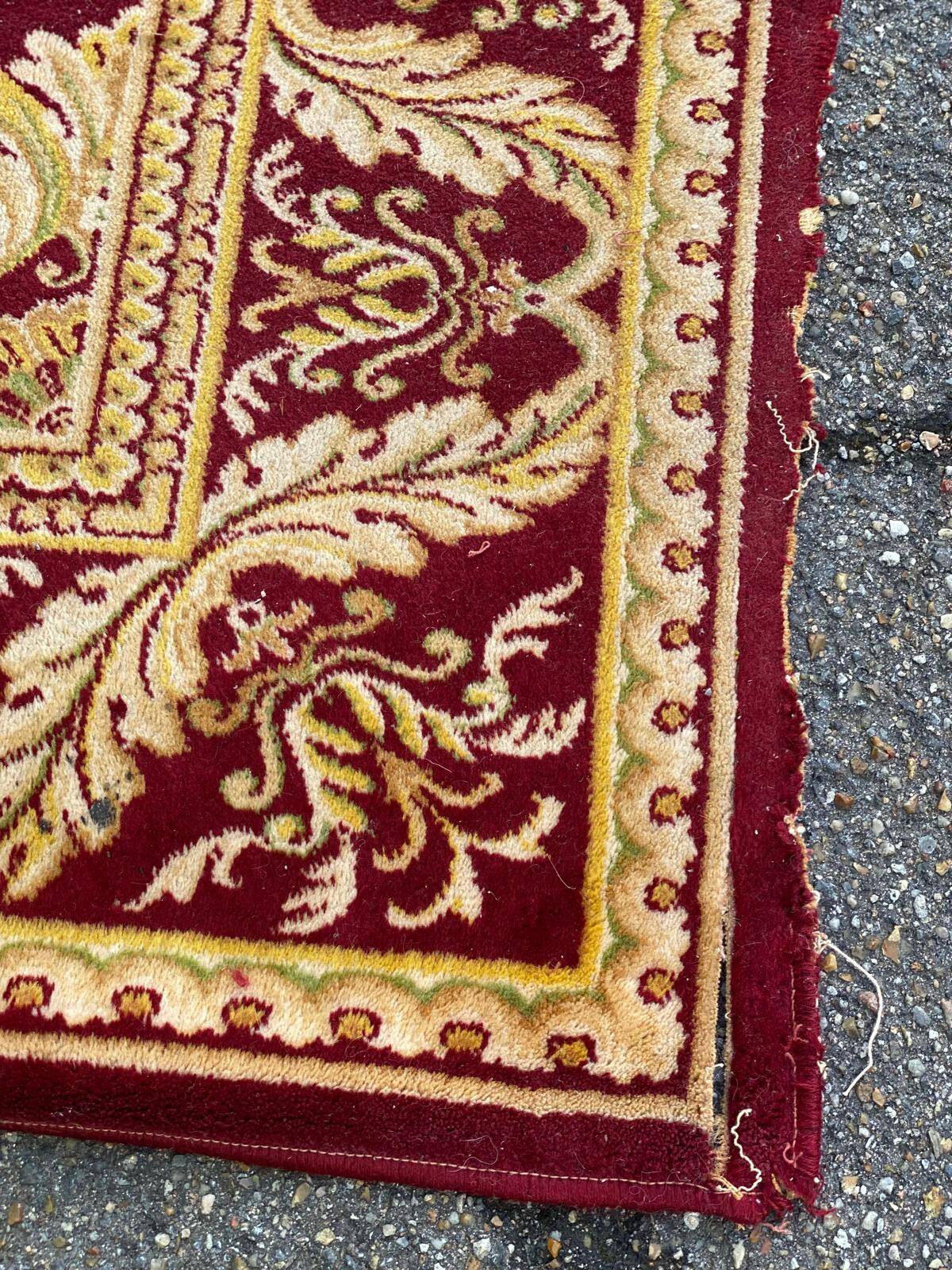 Persian wool rug in burgundy 200x300