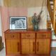 Buffet en bois ornement en rotin