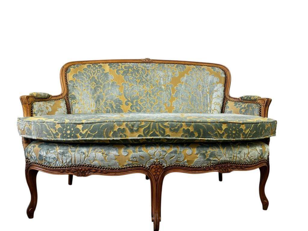Vintage baroque two-seater canapé