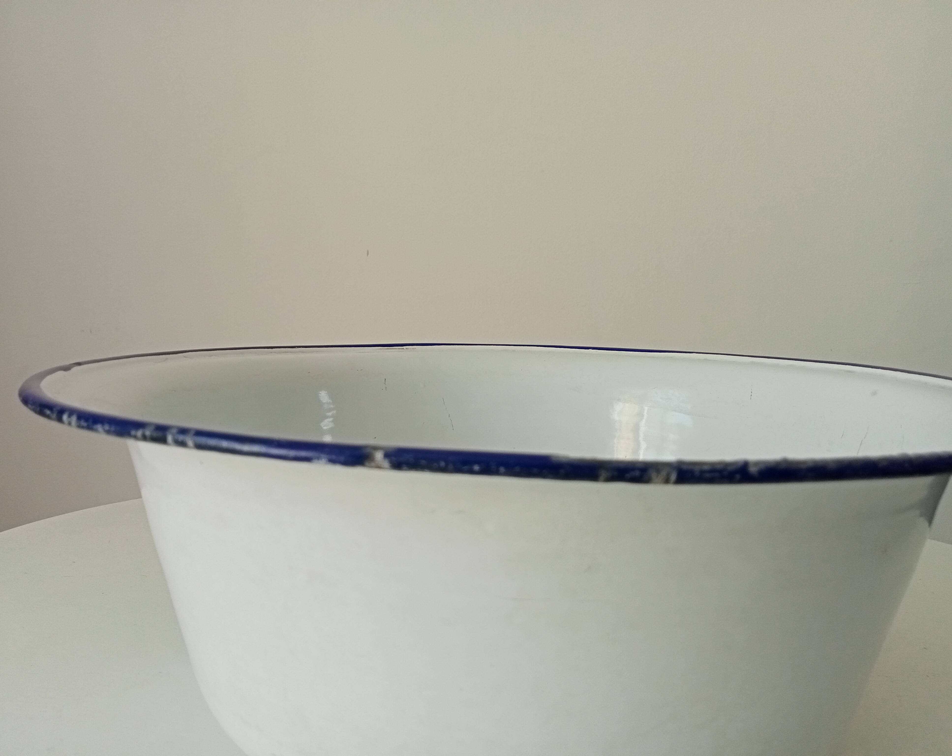 Old enameled basin