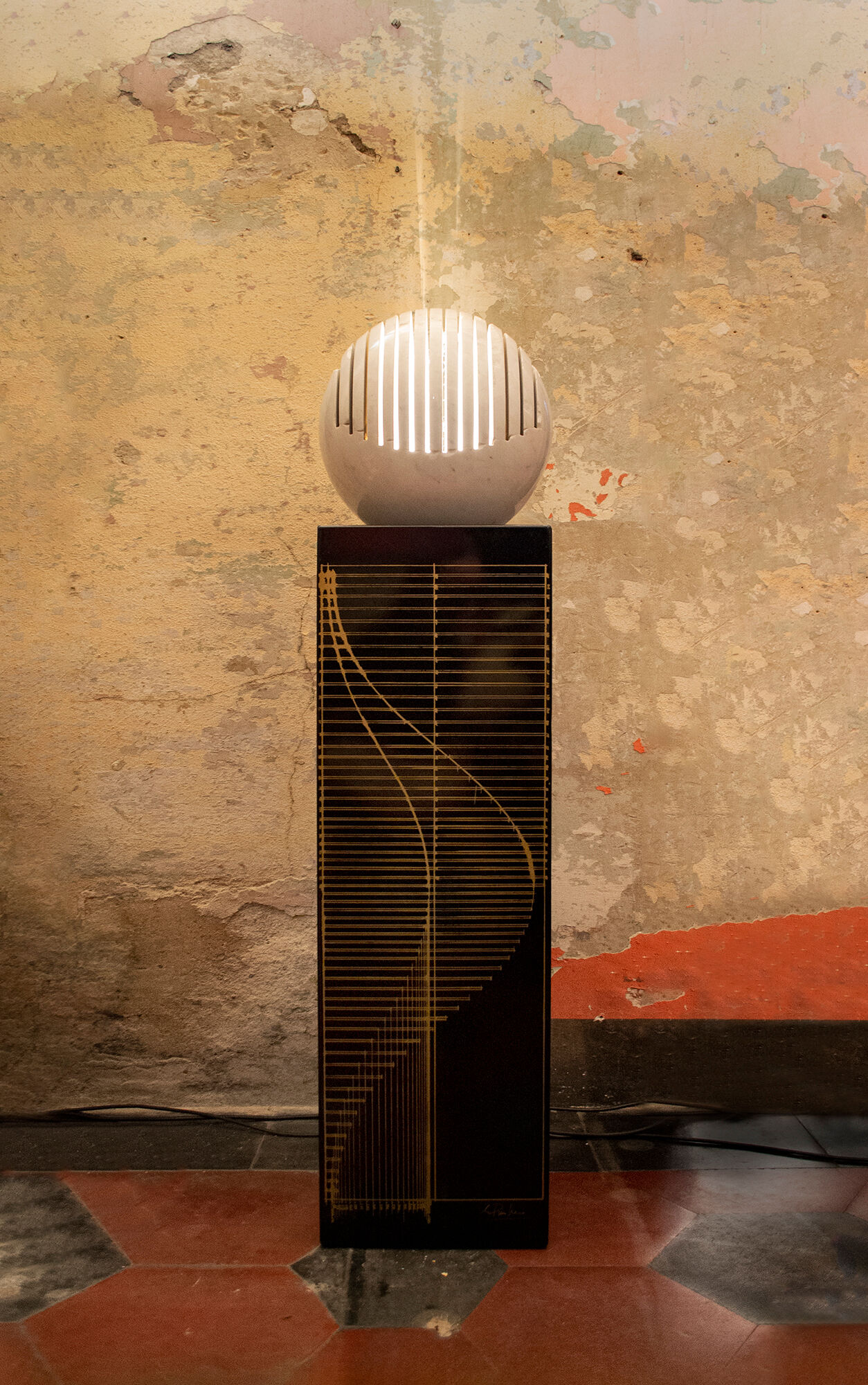 Lamp-sculpture produces the sound harp Model Harp by Alfredo Pizzo Greco for Zanotta Anni'70