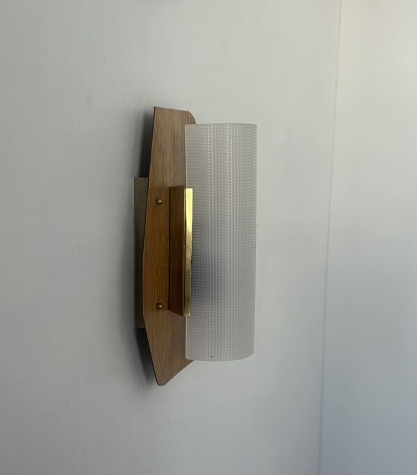 Applique vintage, teck laiton et perspex, France 1960