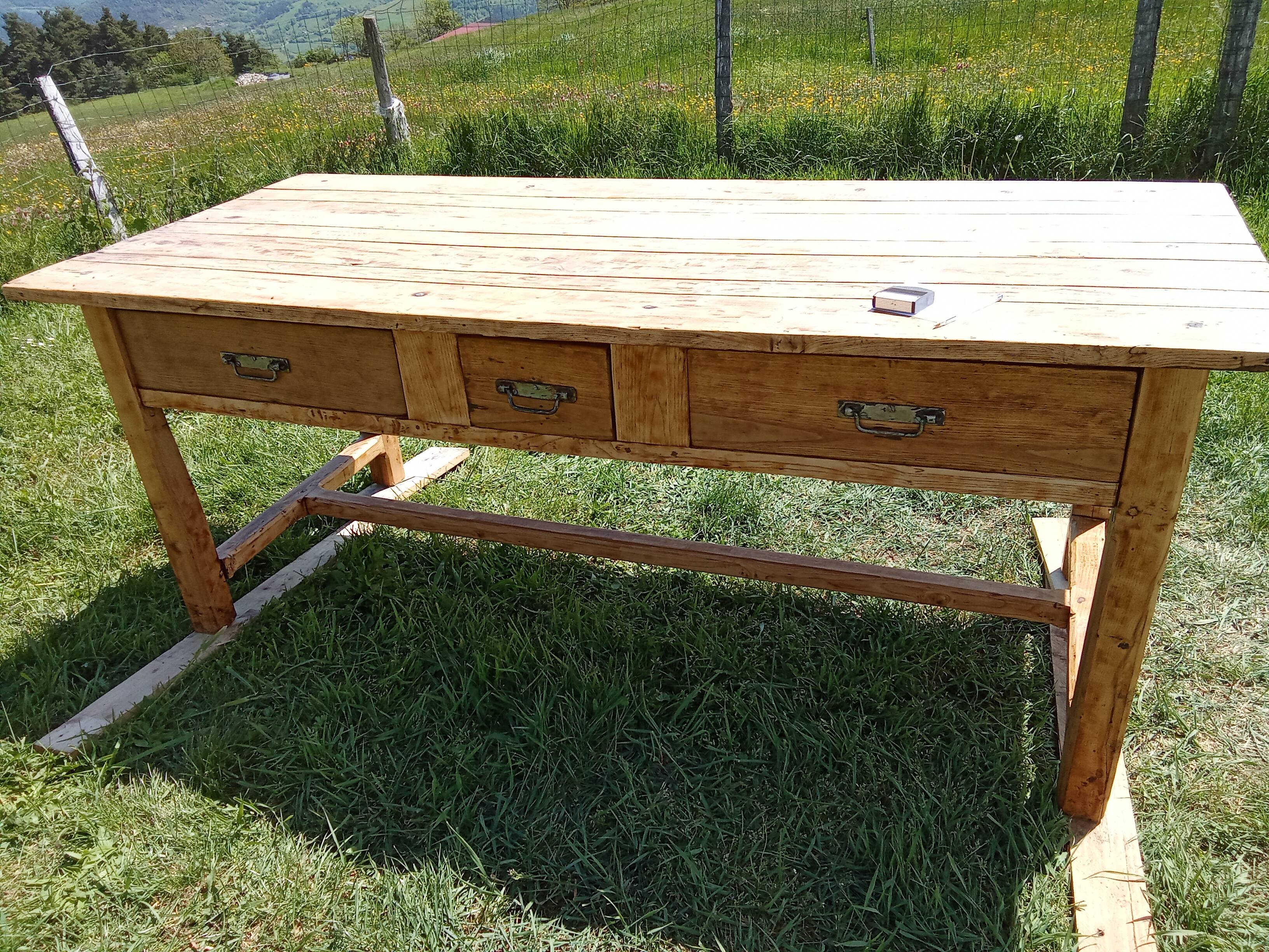 VERY OLD AUVERGNE FARM TABLE IN SOLID WOOD / 3 LARGE DRAWERS