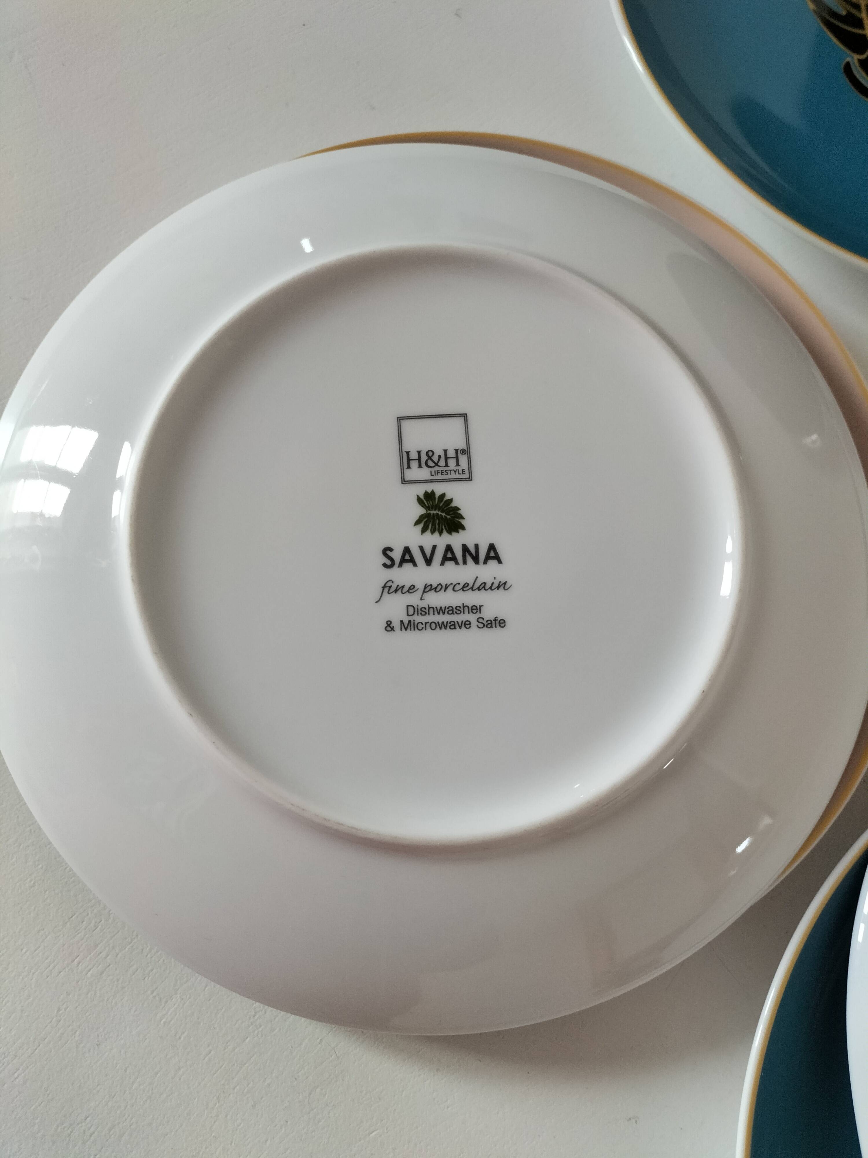 Set of 7 porcelain plates, gold foliage & jungle