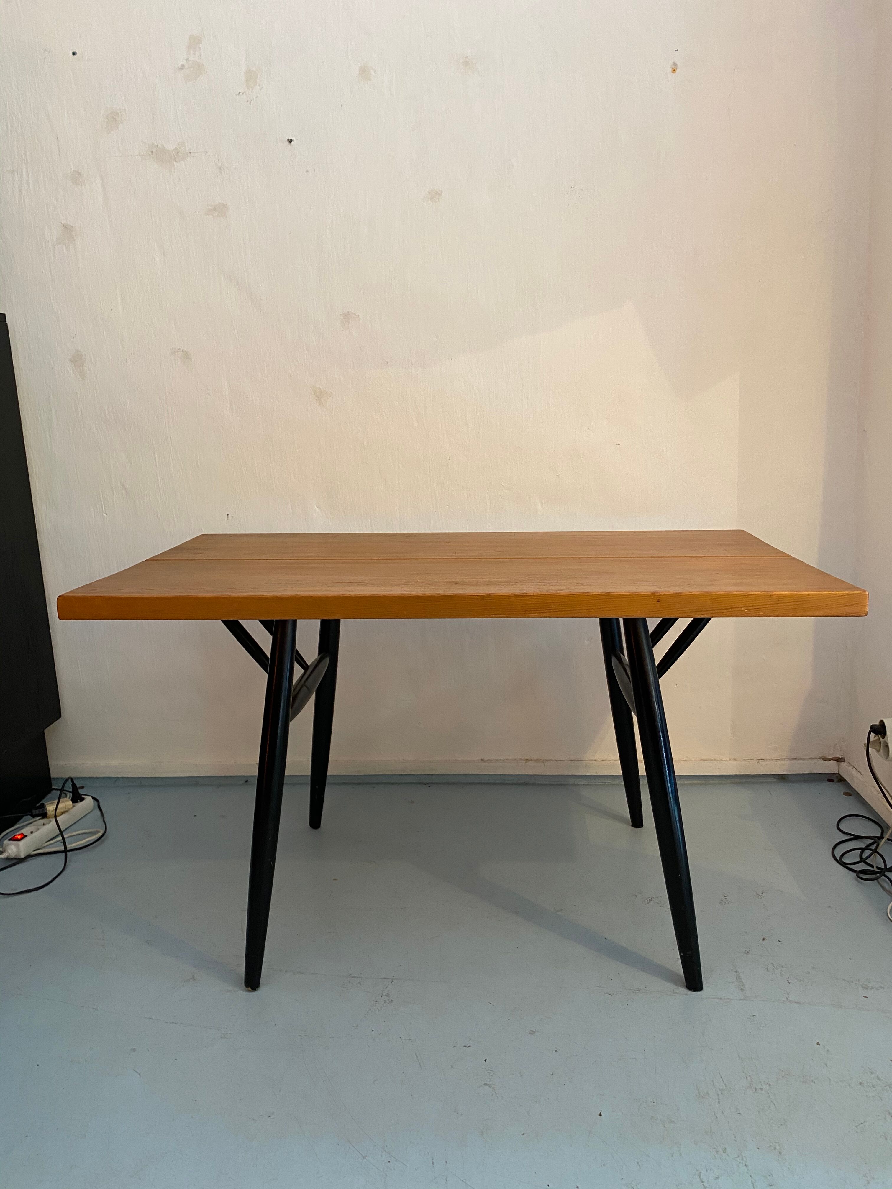 Ensemble table  avec chaises « Pirkka » de Ilmari Tapiovaara
