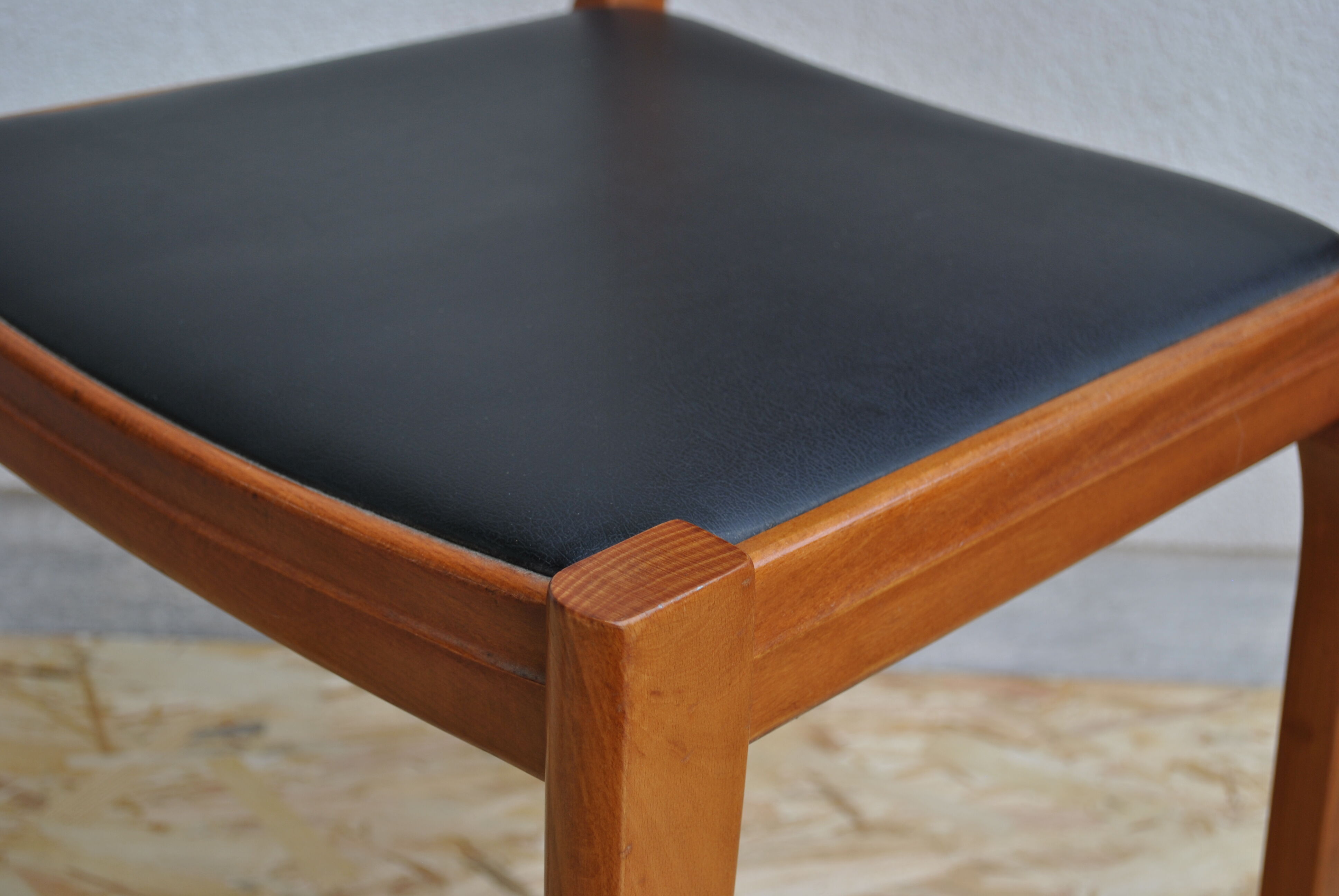 Lot of 6 vintage chairs