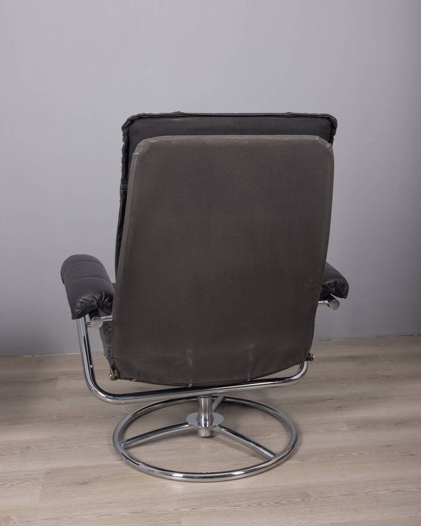 VINTAGE 1970S ARMCHAIR WITH FOOTREST IN METAL AND LEATHER, ITALIAN DESIGN