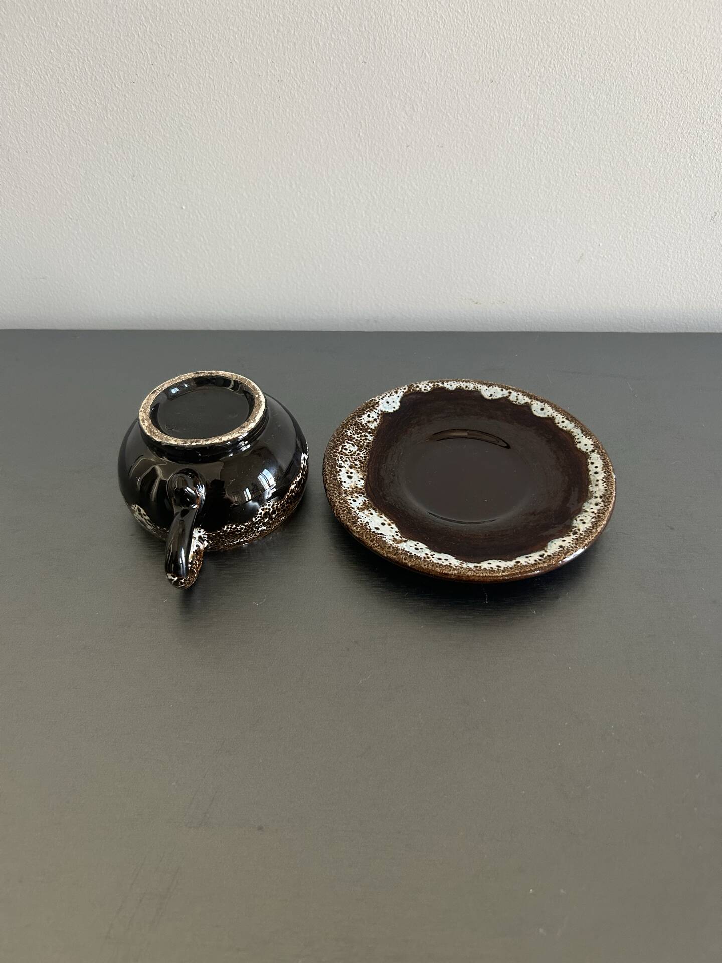 Tasses et soucoupes Vallauris