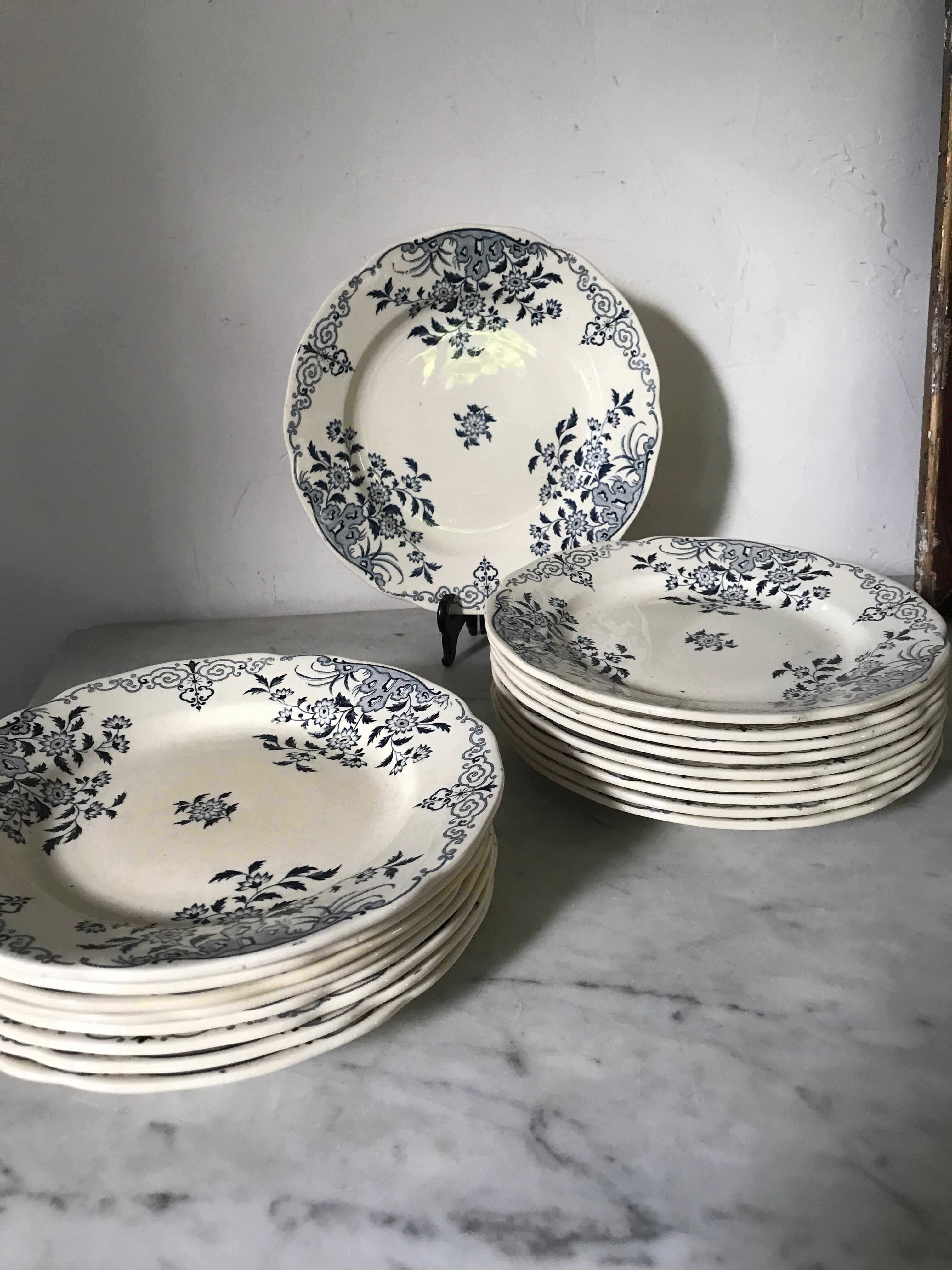 Série de 9 assiettes plates Sarreguemines & Digoin