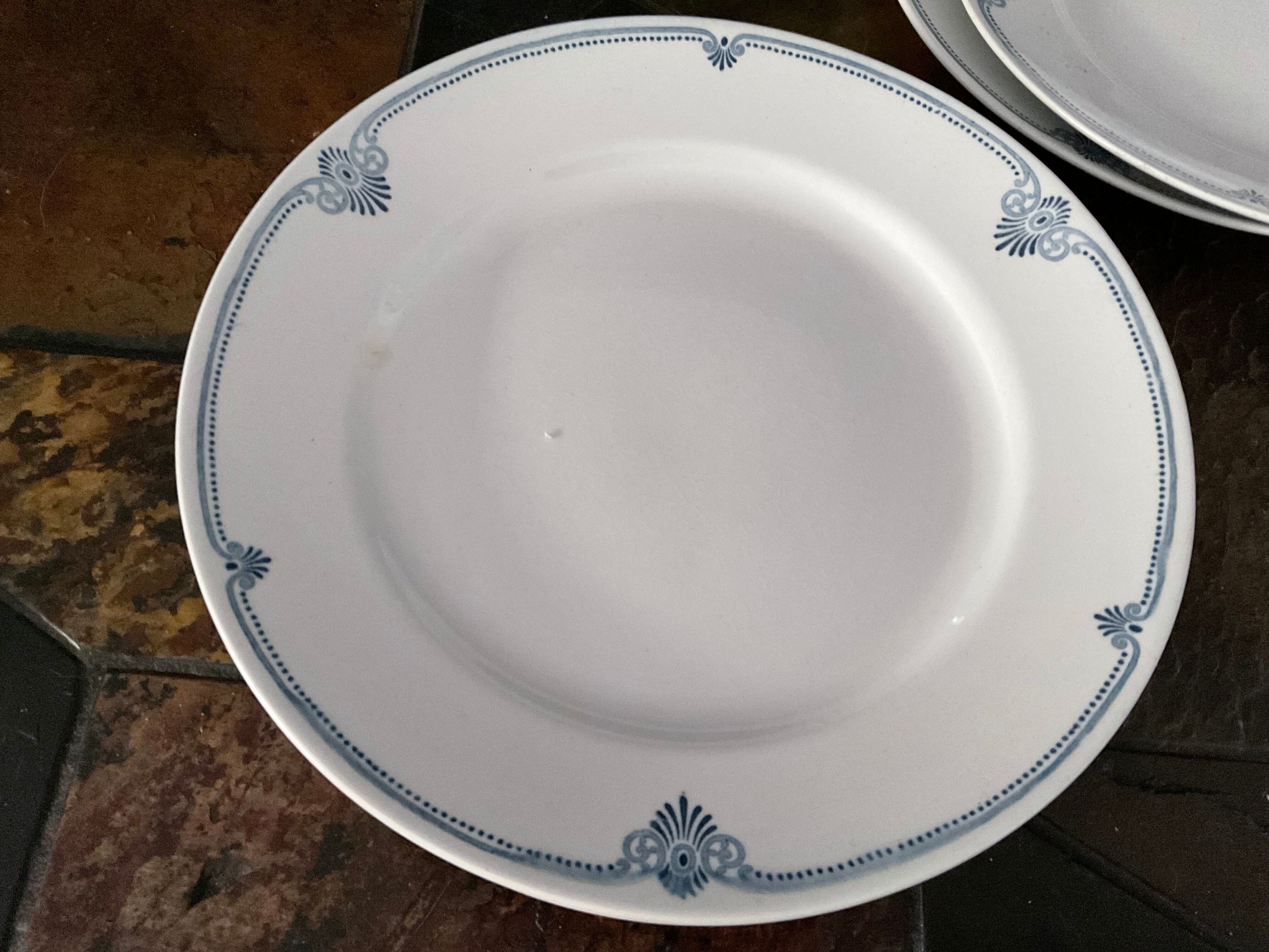 5 flat plates diameter 24.5 cm .villeroy and Boch