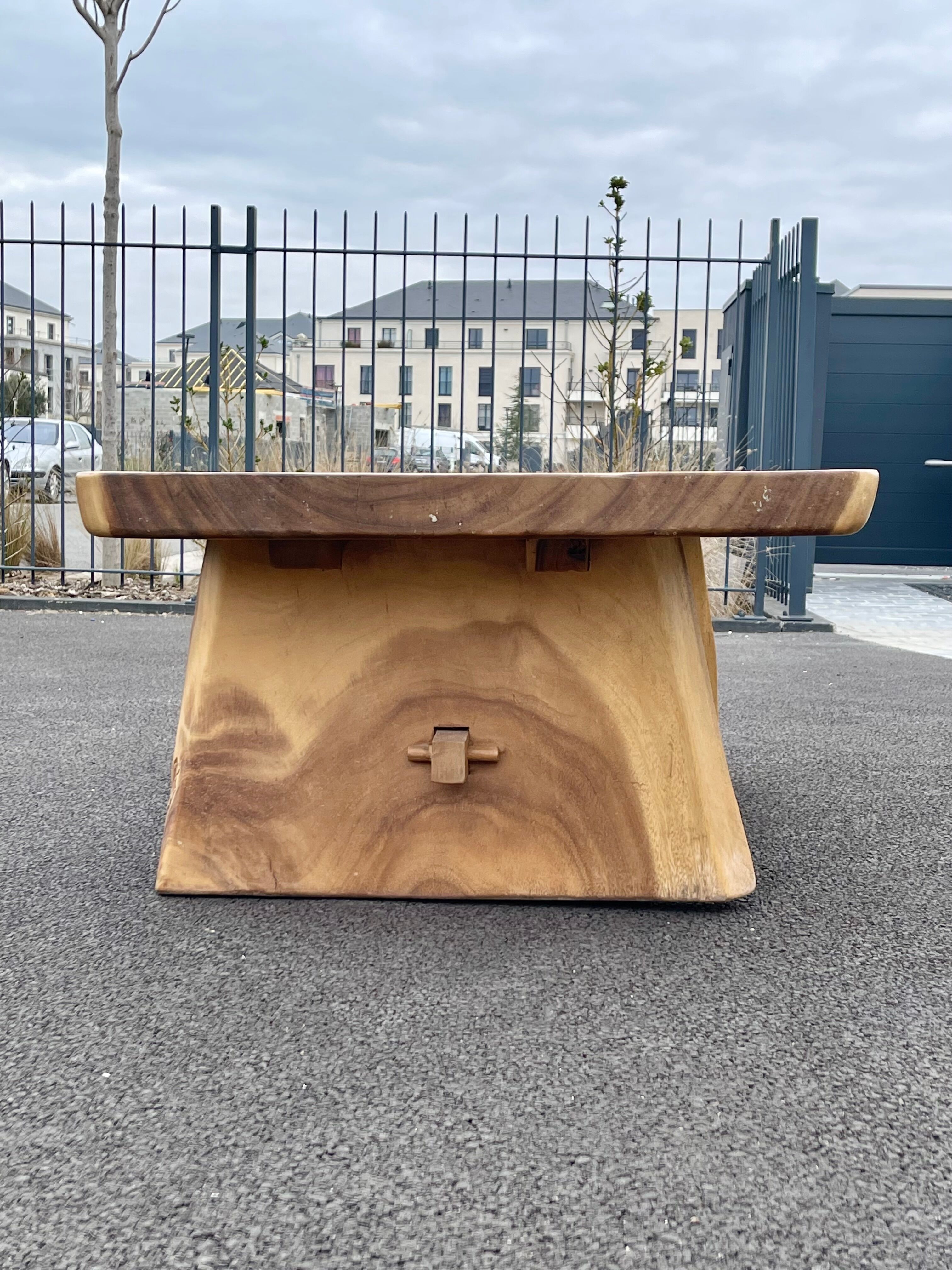 Coffee table in solid Suar