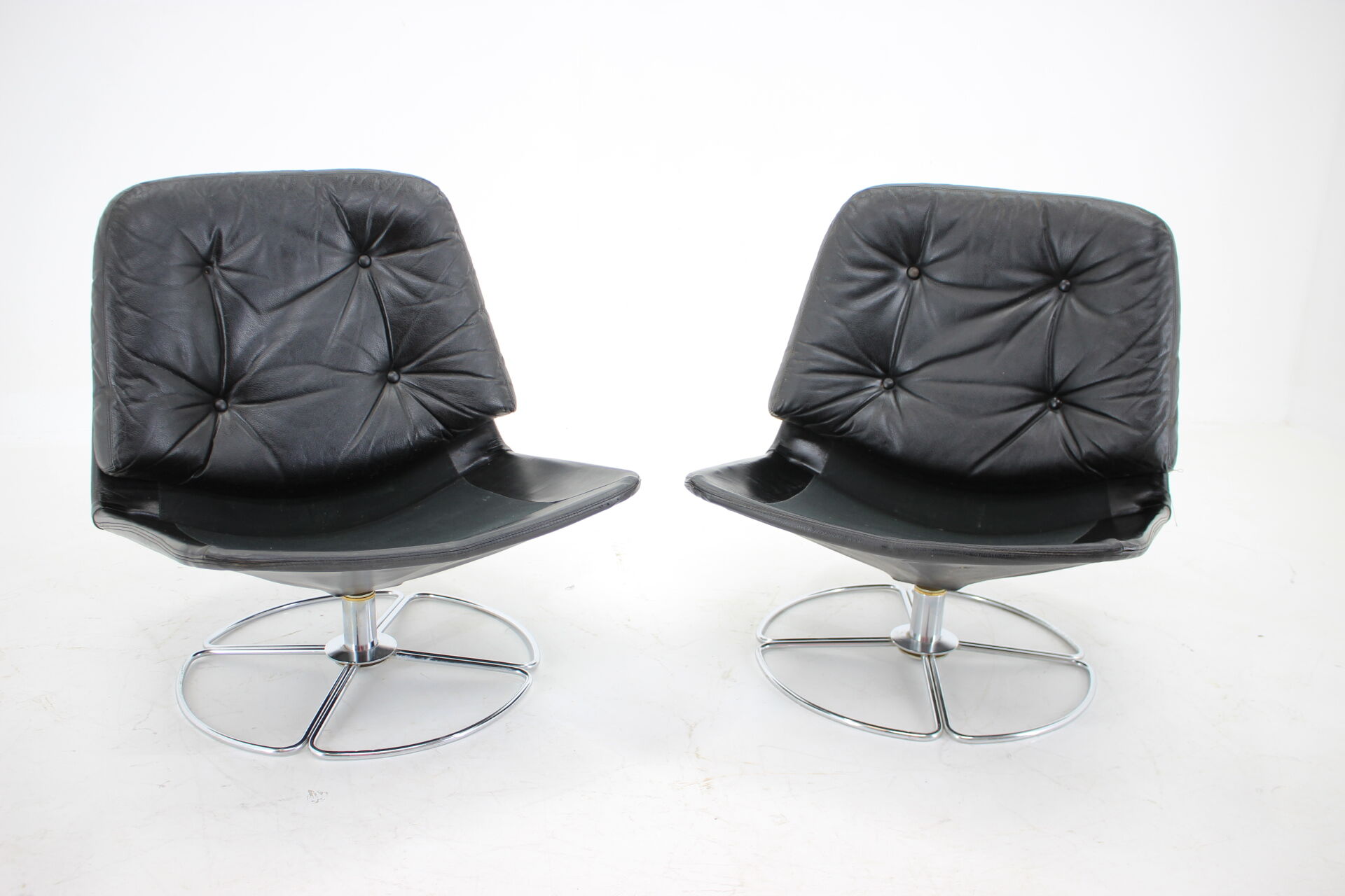 1970s pair of peem leather lounge chairs, finland