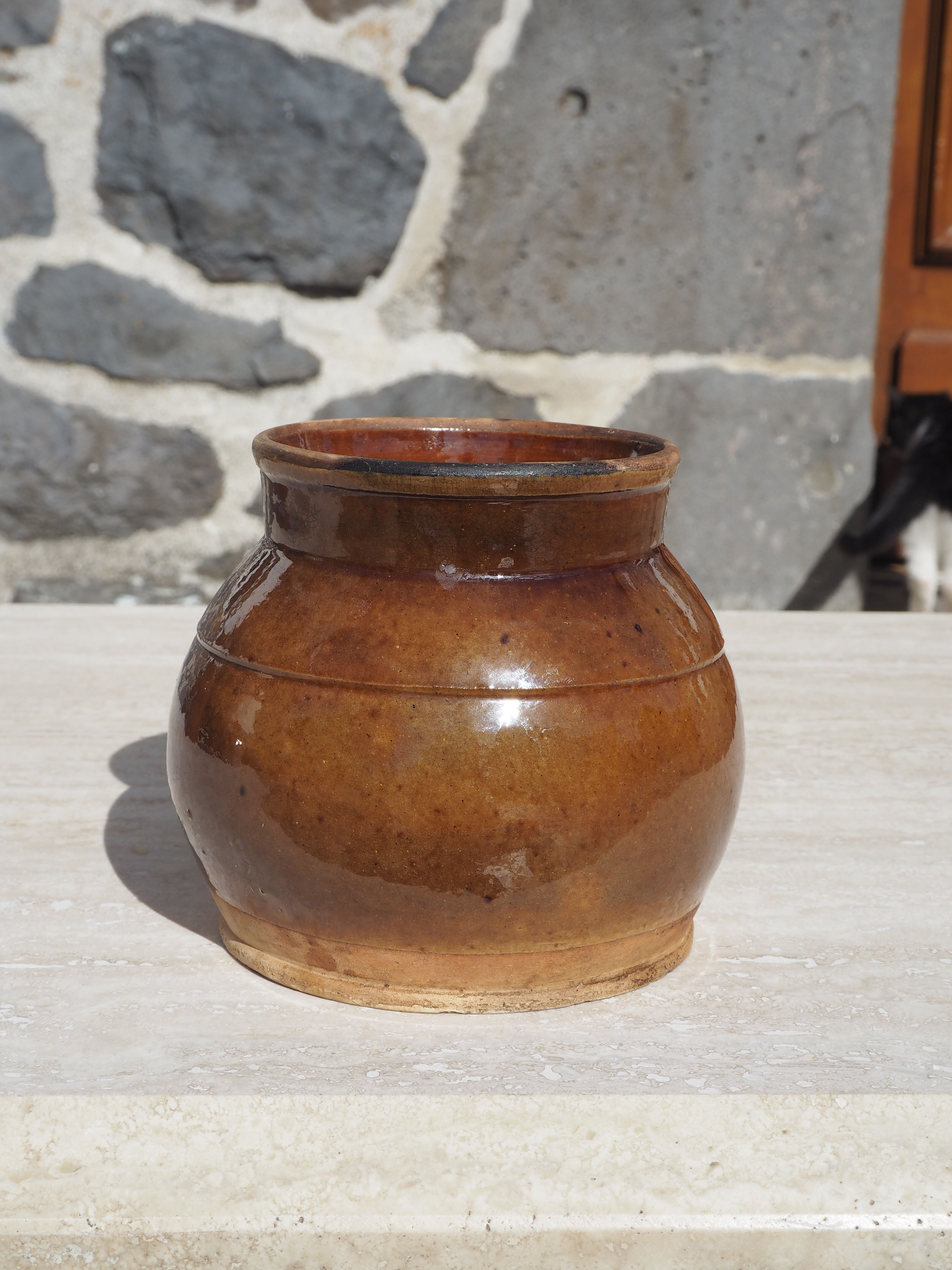 Sandstone pot with handle