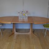 Oak oval table with extension cords