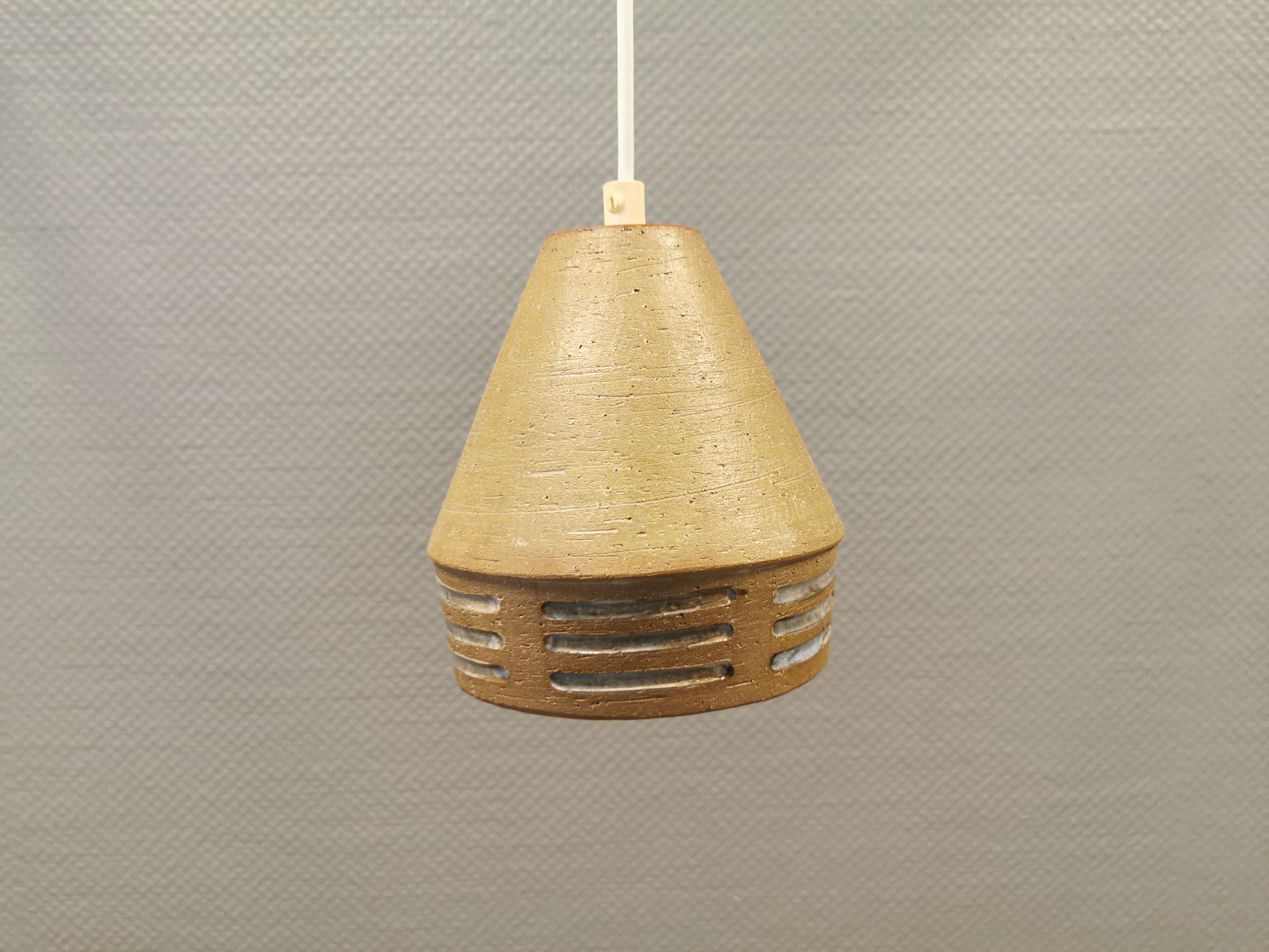 Small ceramic hanging lamp. Estimated Danish and from the 1970s.