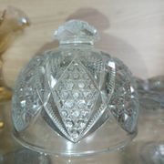 Beurrier ancien en verre taillé