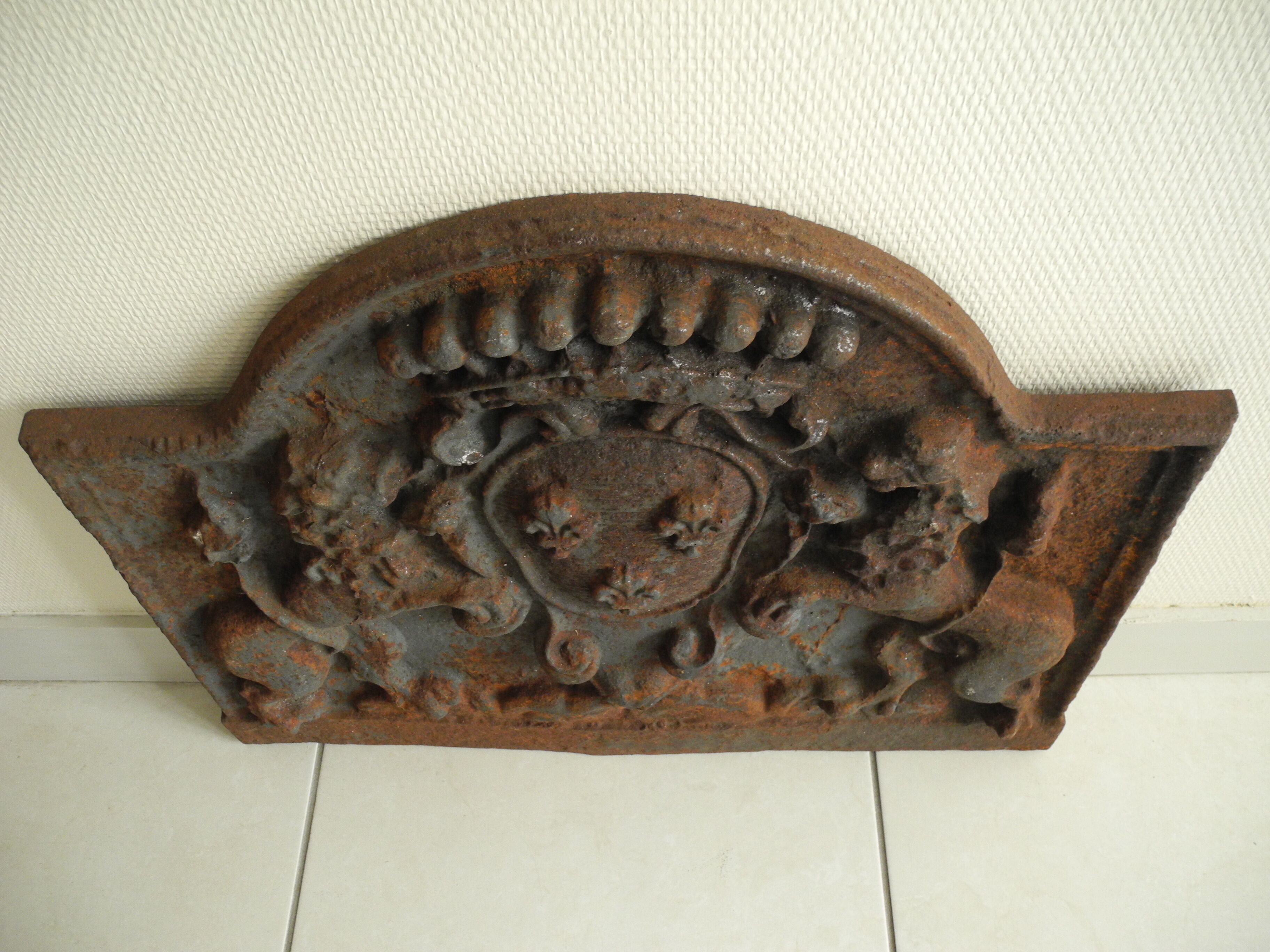 plate fireplace cast nineteenth old cast iron fireback 19th coat of arms lions lily