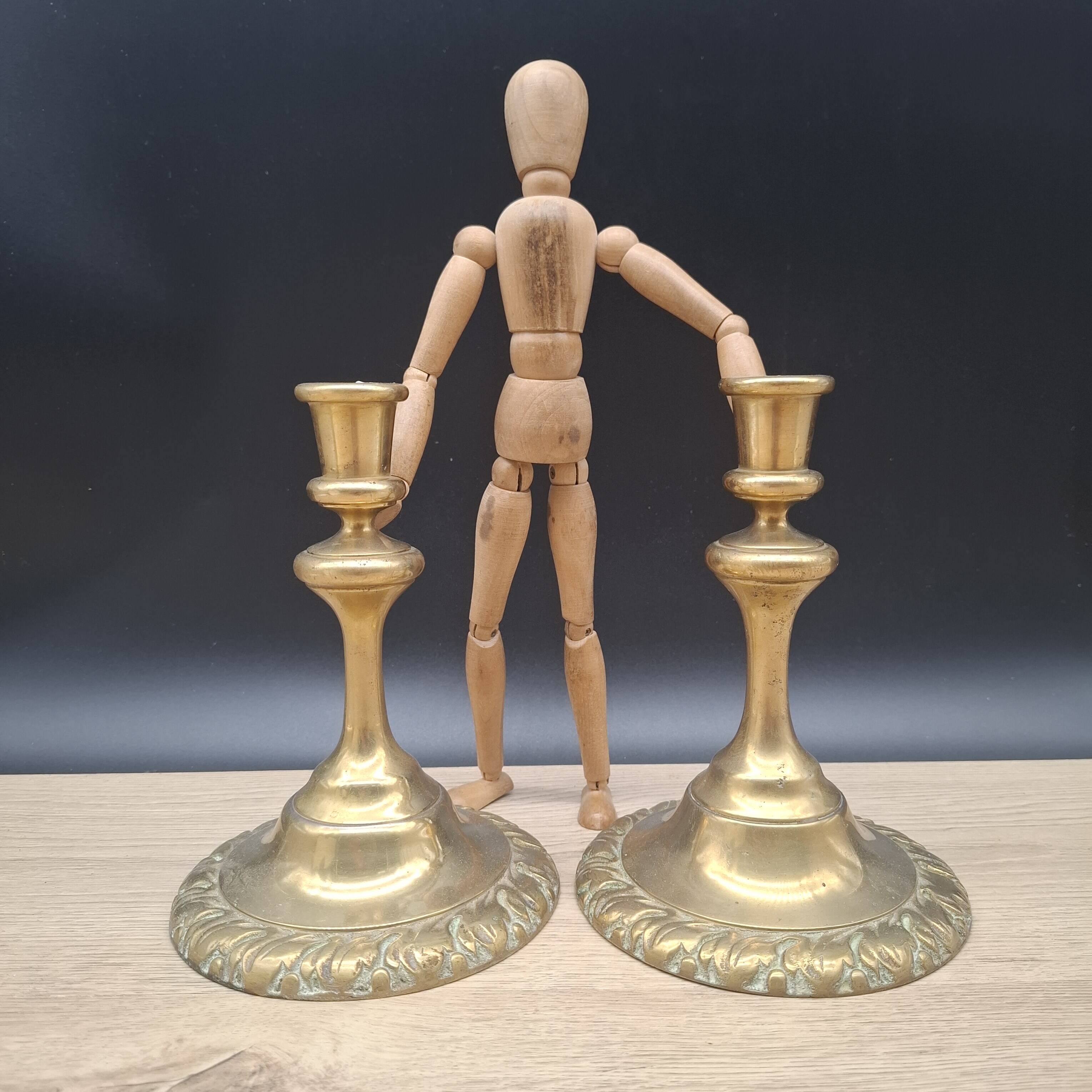 Paire anciens bougeoirs laiton