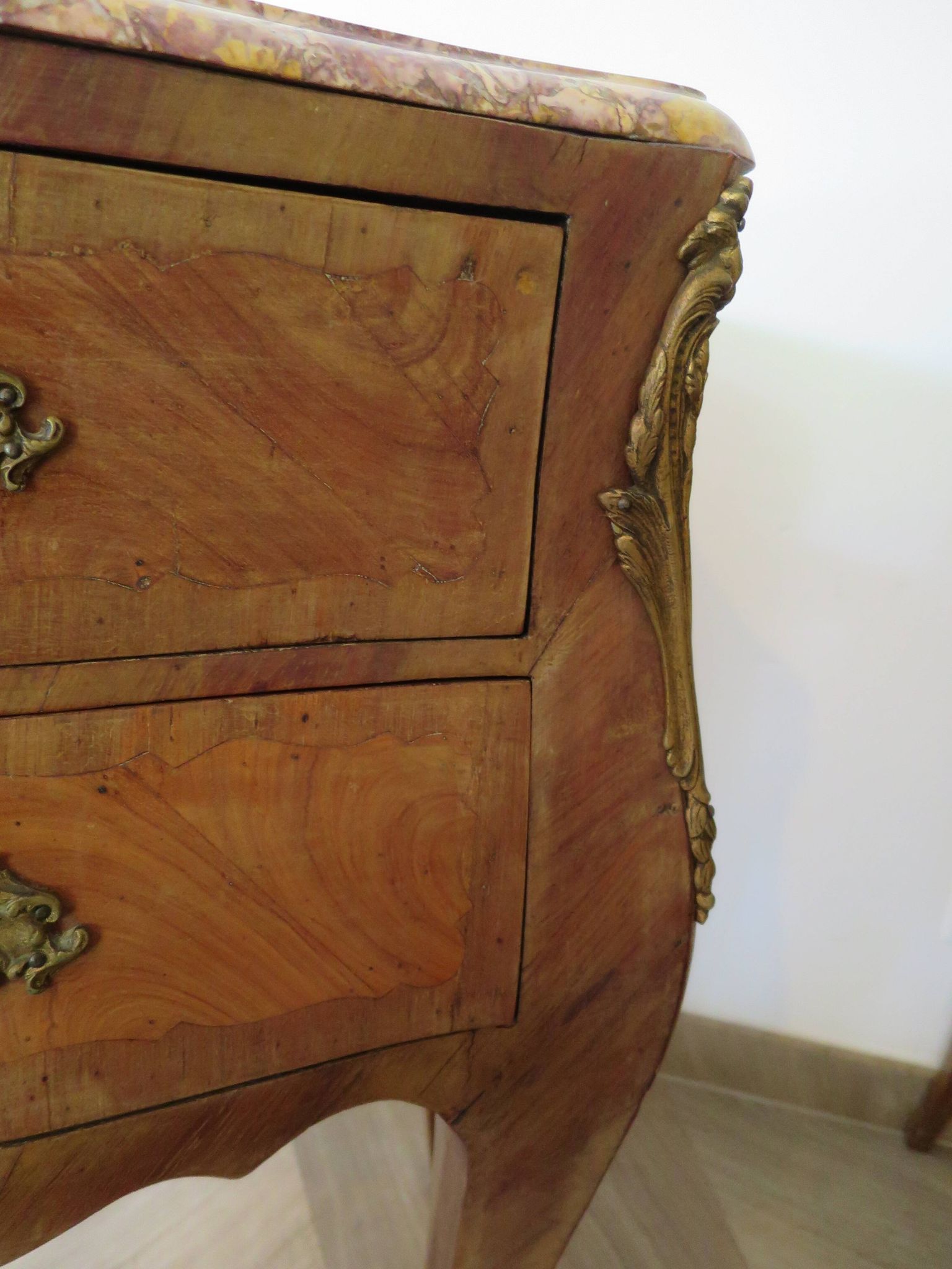Paire de 2 chevets-louis xv-marqueterie-2 tiroirs-marbre rose