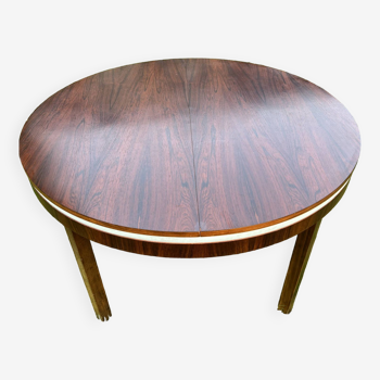 Scandinavian extendable round table