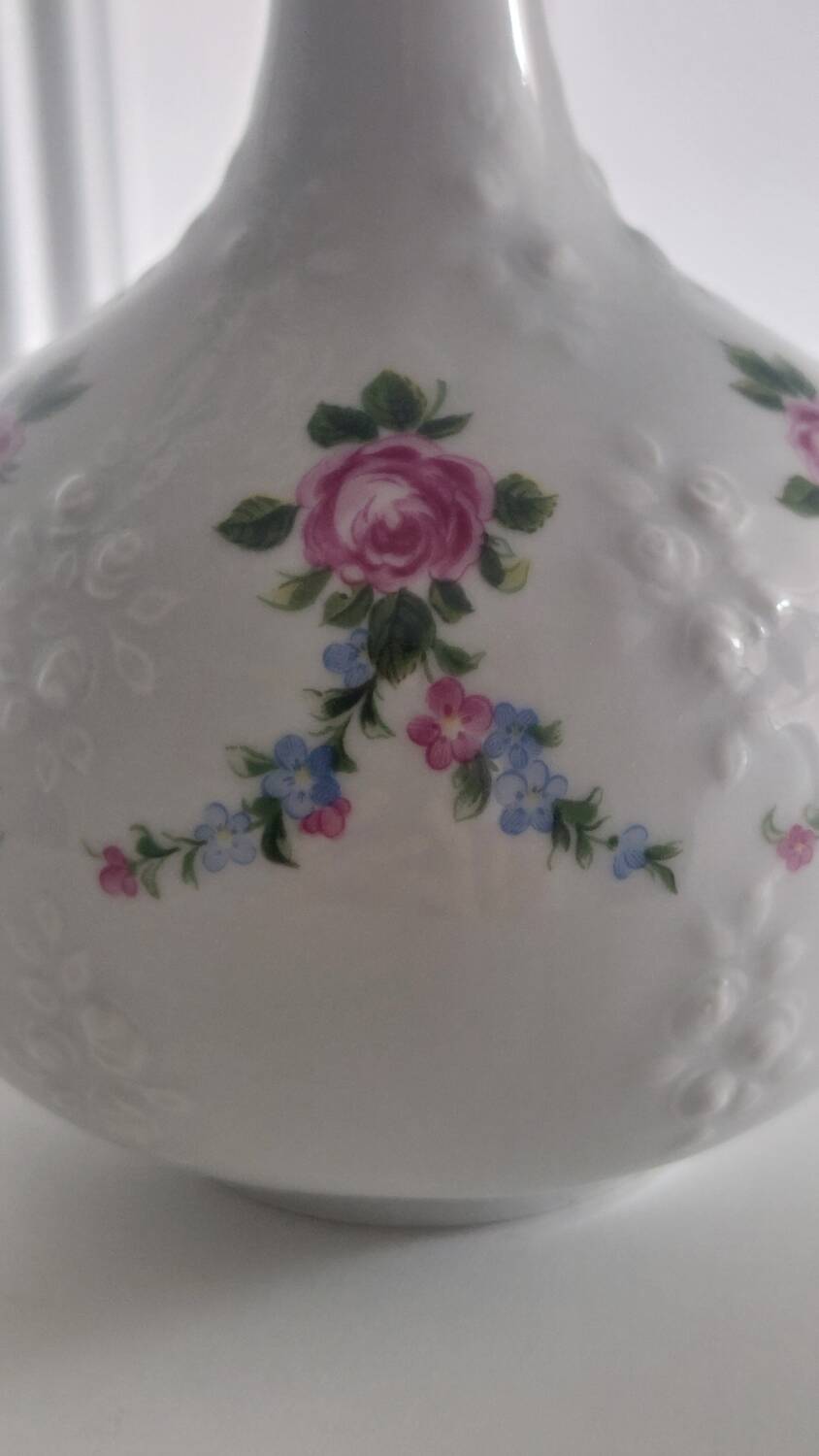 Wallendorf porcelain vase 1764, hand-painted floral decoration