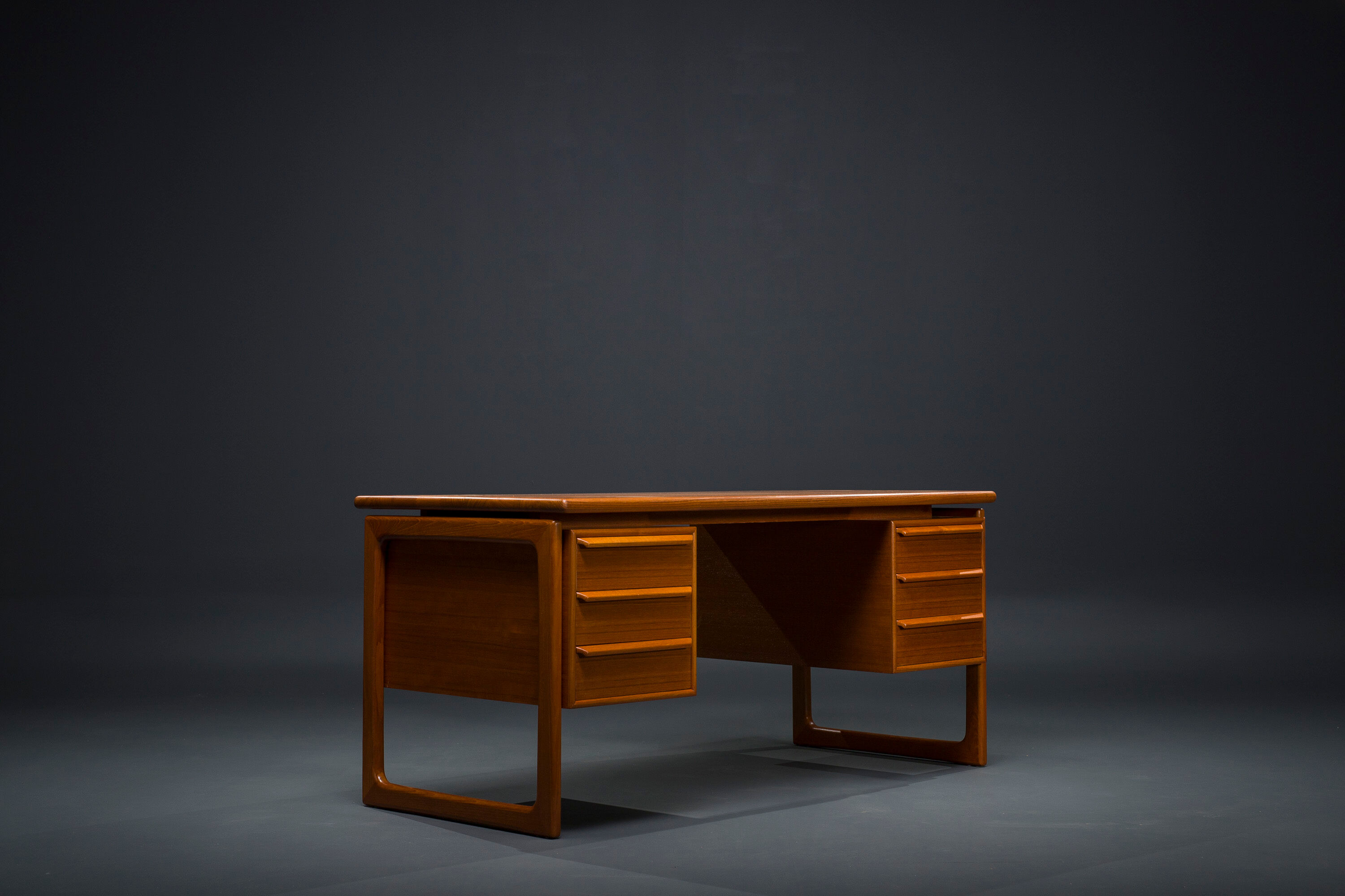 Mid-Century Teak Freestanding Desk from GV Møbler, 1970s