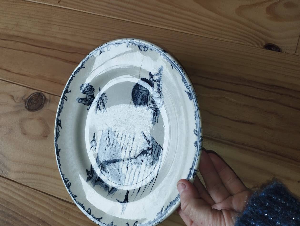 Assiettes Terre de Fer – Décor pastoral bleu – XIXe