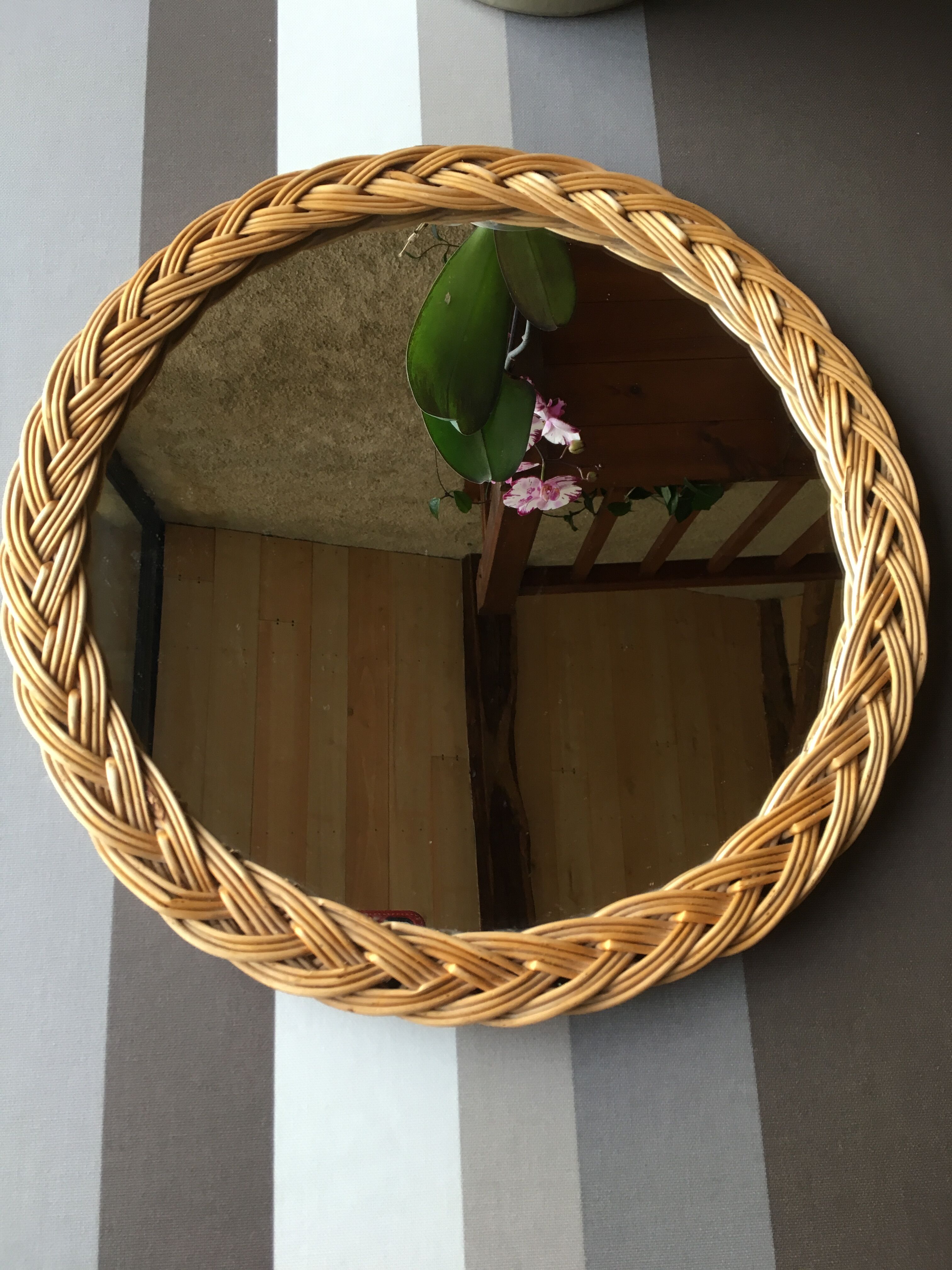 Vintage braided rattan 35 cm mirror