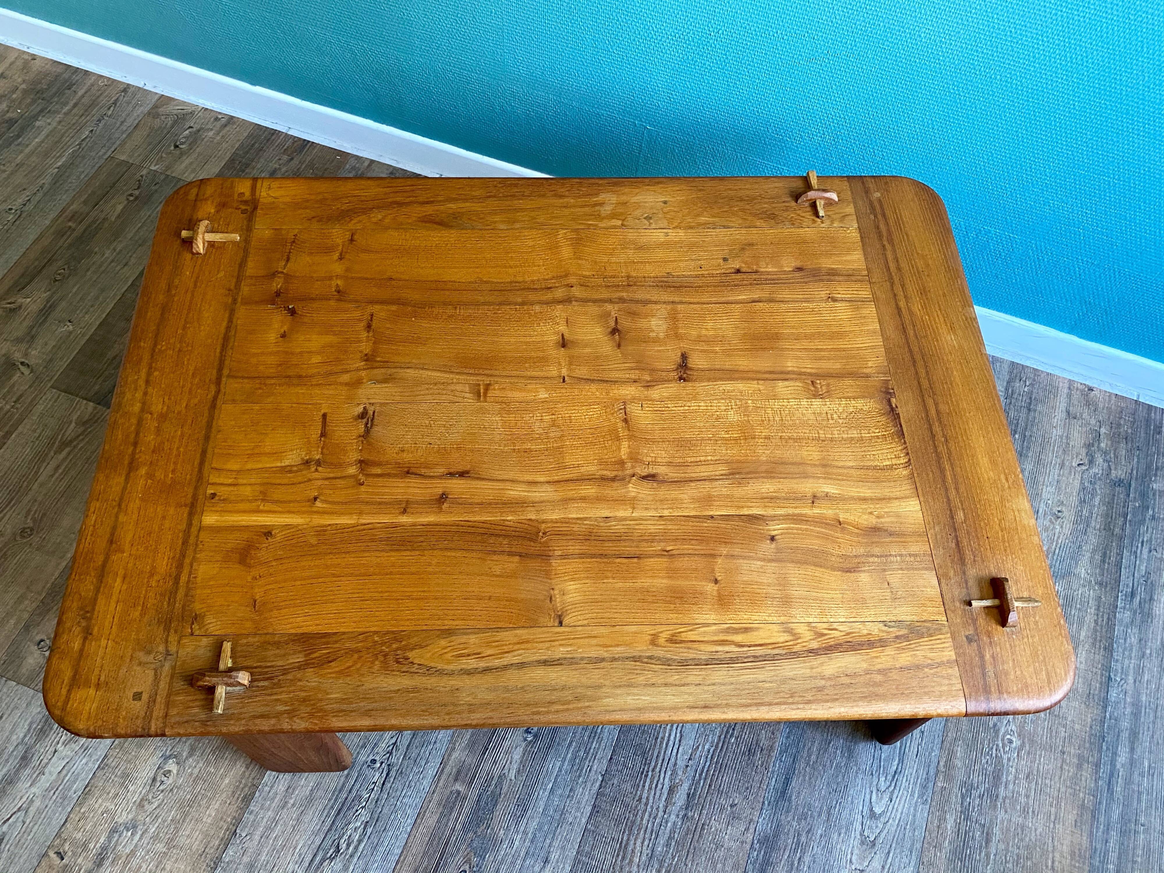 Coffee table in blond wood signed Alain Gaubert (20th century)