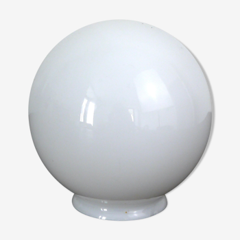 Globe en verre blanc