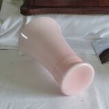 Vase opaline rose.
