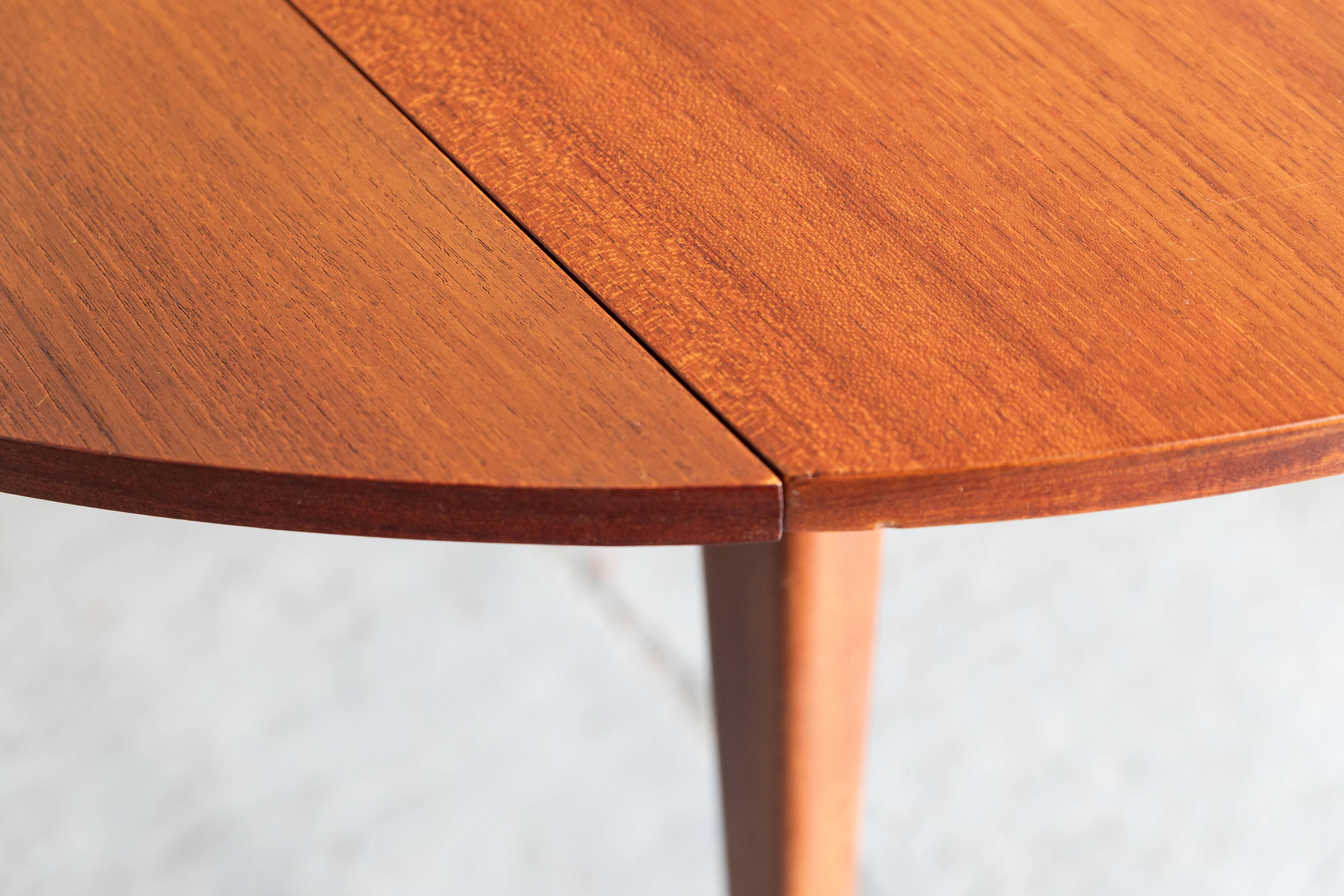 Round dining table by Louis Van Teeffelen for Wébé, 1960's