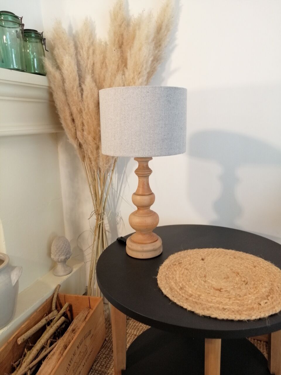 Vintage table lamp year 1980 in turned wood.