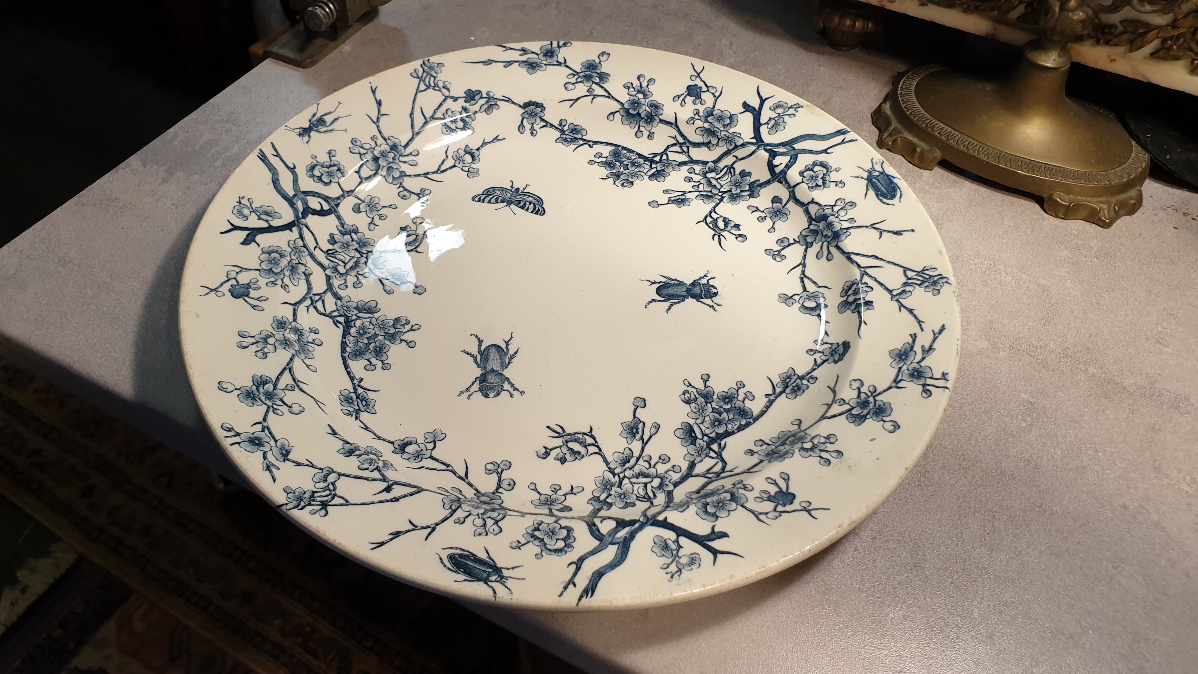 Serving dish décor with insects