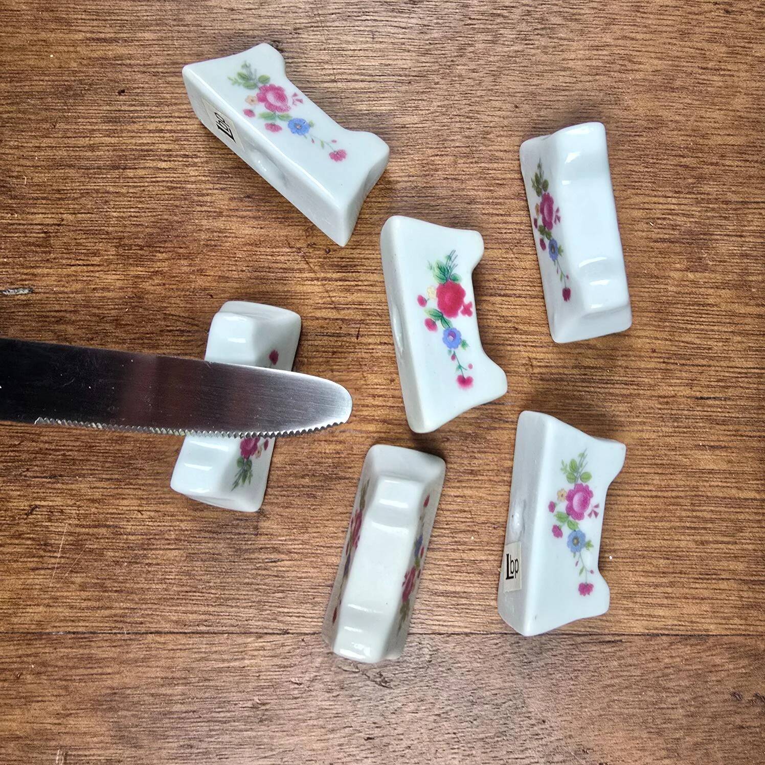 Set of 6 vintage knife rests, white porcelain with flowers