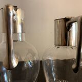 Set de 2 carafes ou pichets en métal argenté et cristal