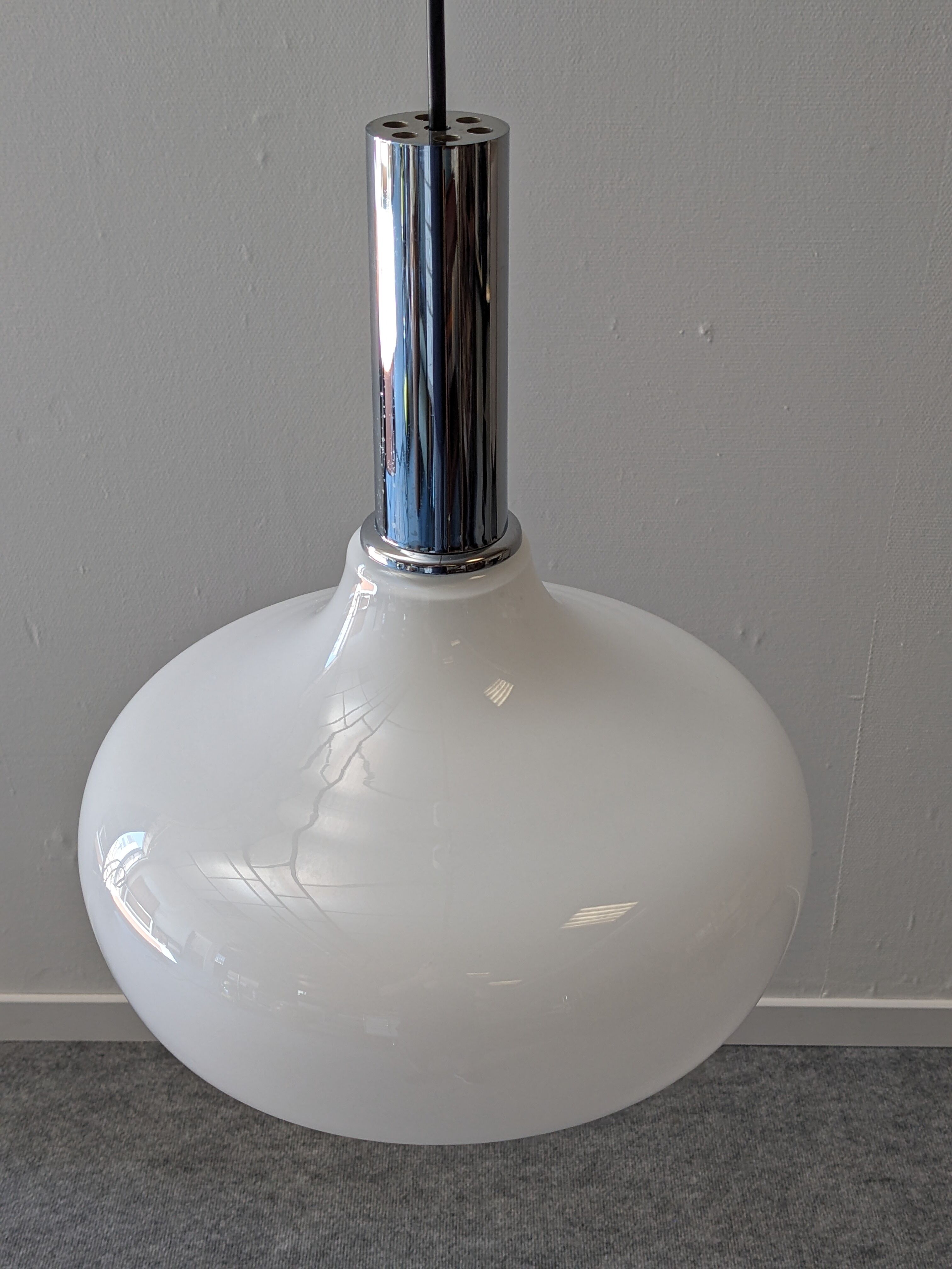 Suspension en opaline blanche des années 60/70