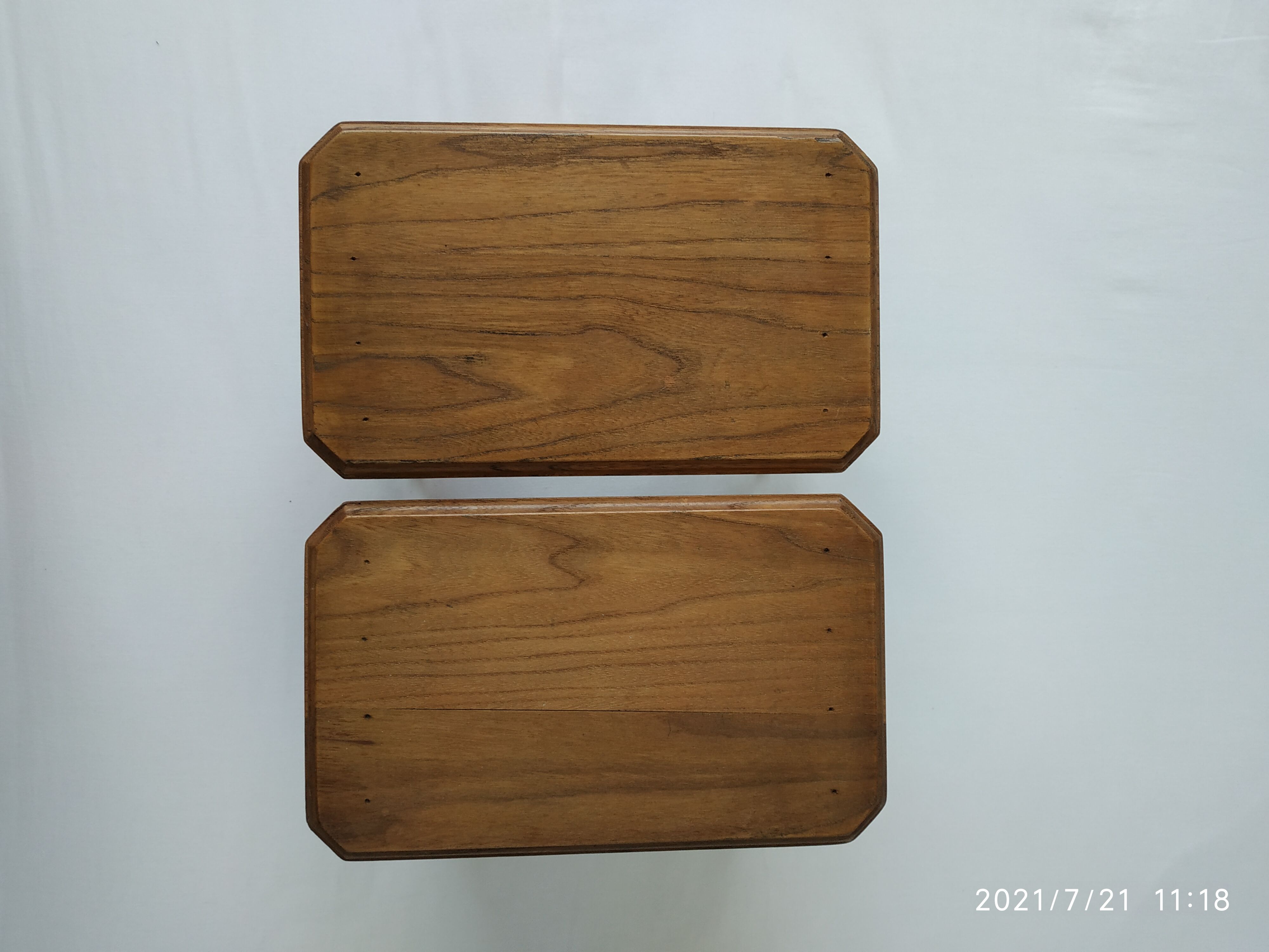 Duo wooden stools