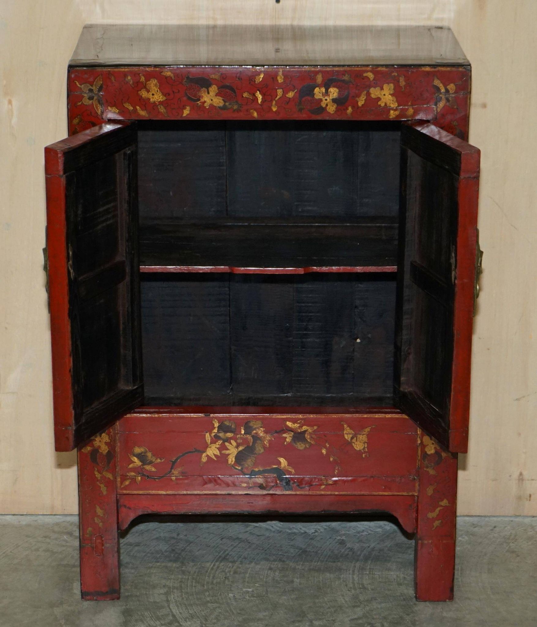Armoirechinoise antique laquée à la main, grande armoire latérale