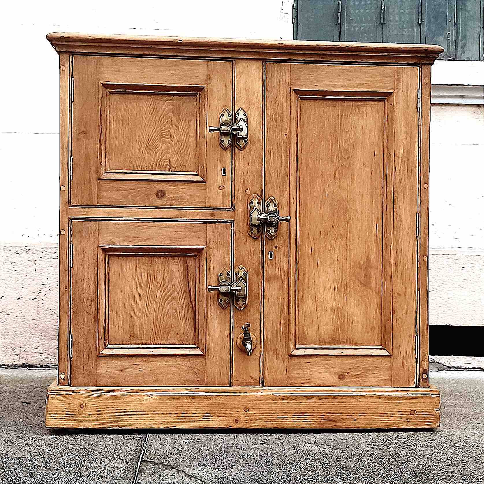 Wine cellar icebox, late 19th, early 20th century