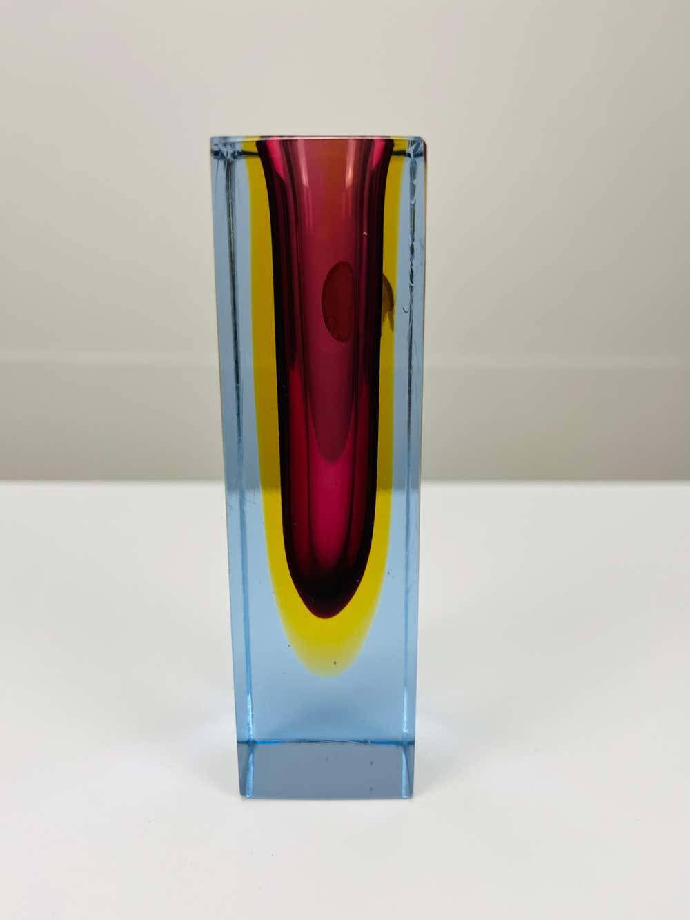 Sommerso vase in Murano glass, attributed to Flavio Poli.