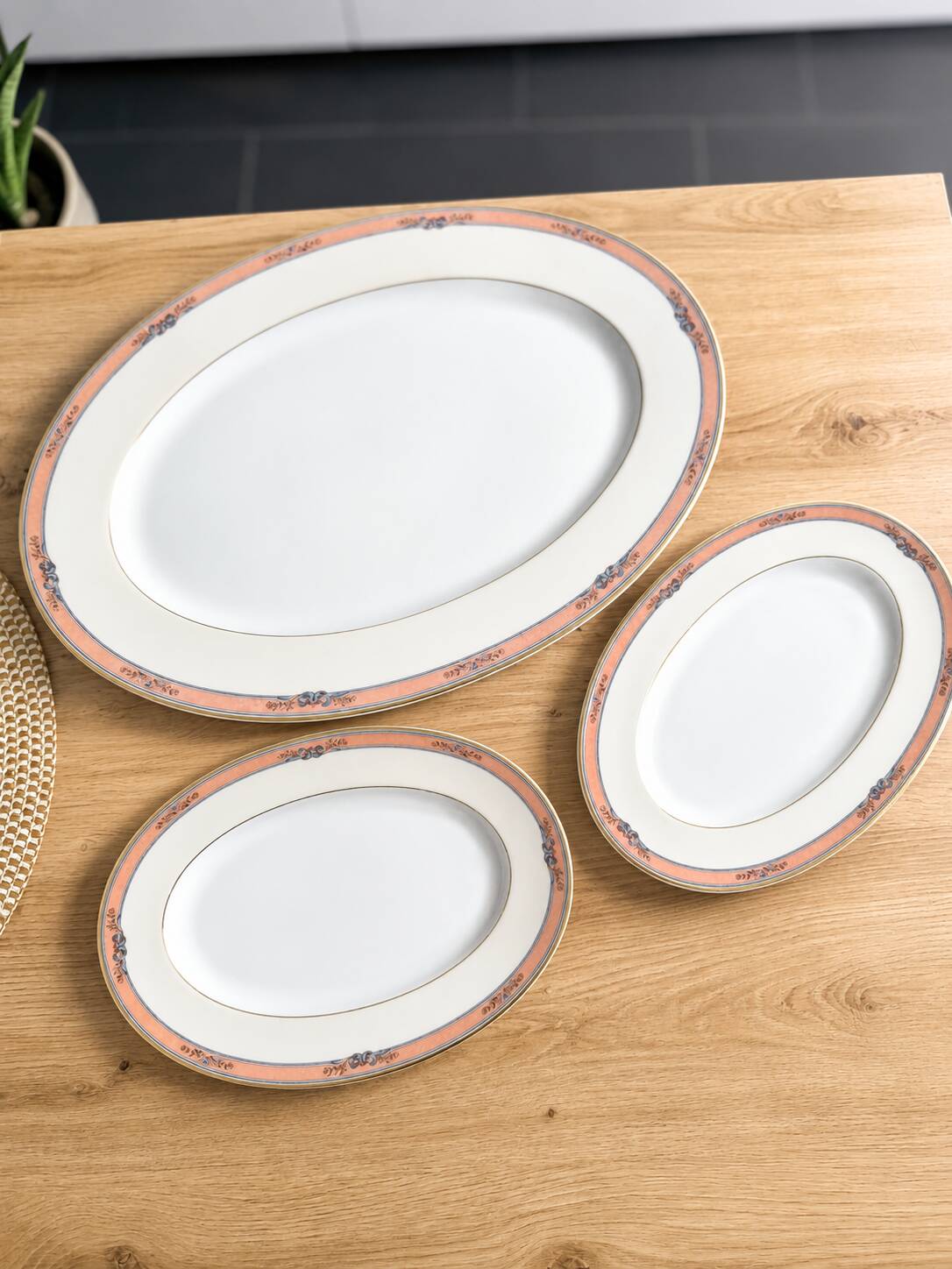 Complete service in Limoges porcelain