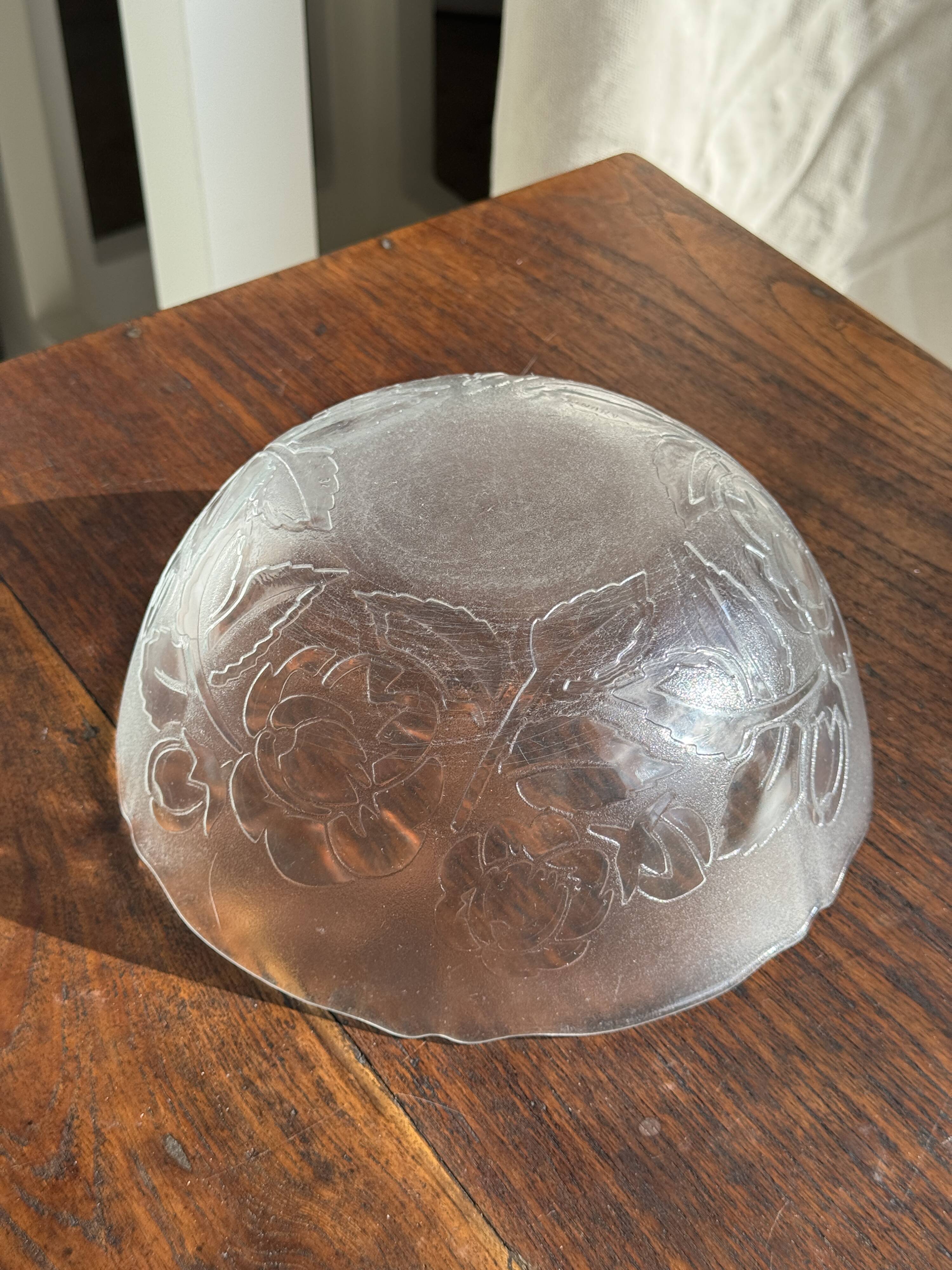 Vintage salad bowl with stylised rose pattern D23 H10