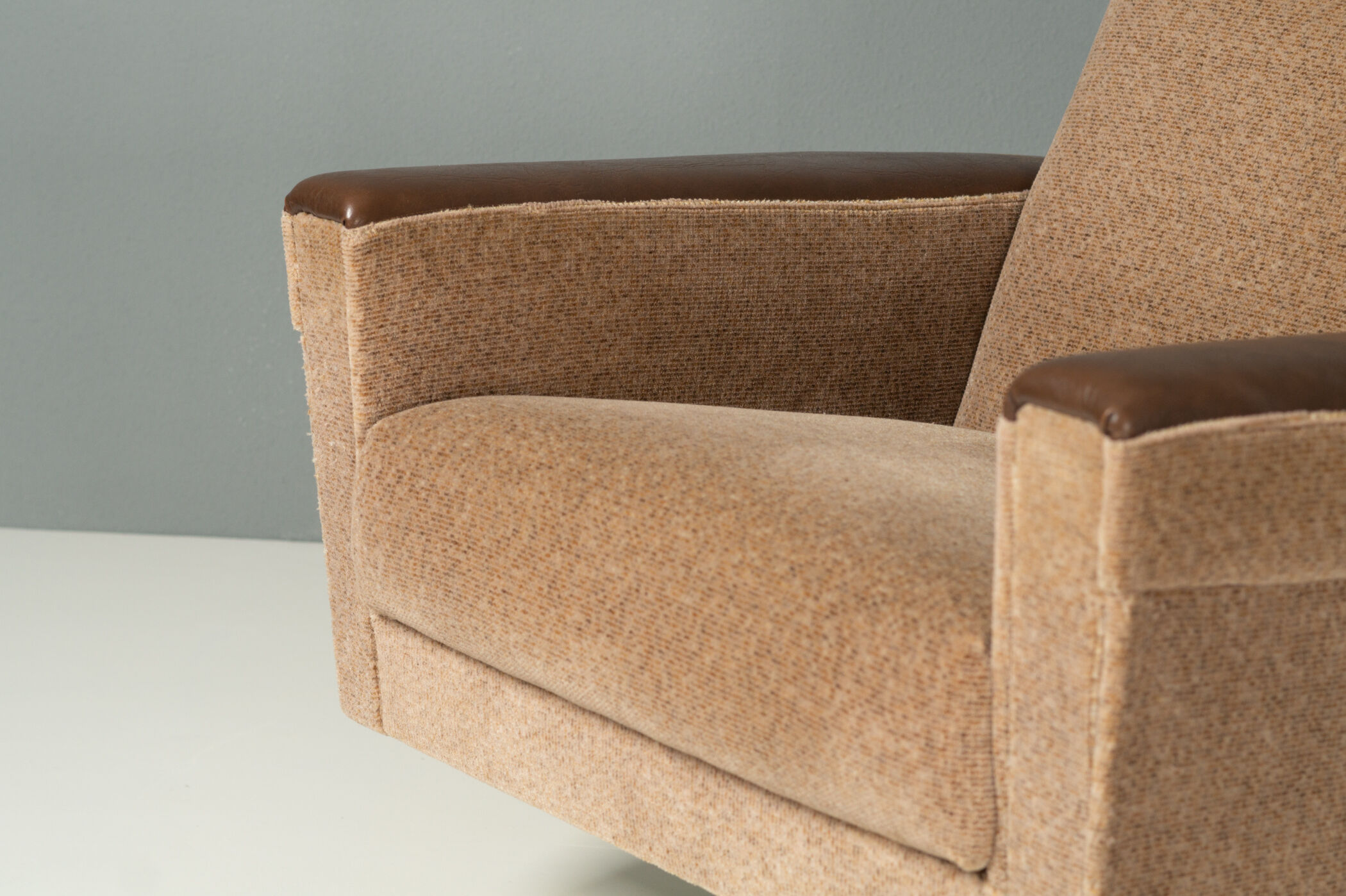 Fauteuils et canapé pivotants space age années 1970