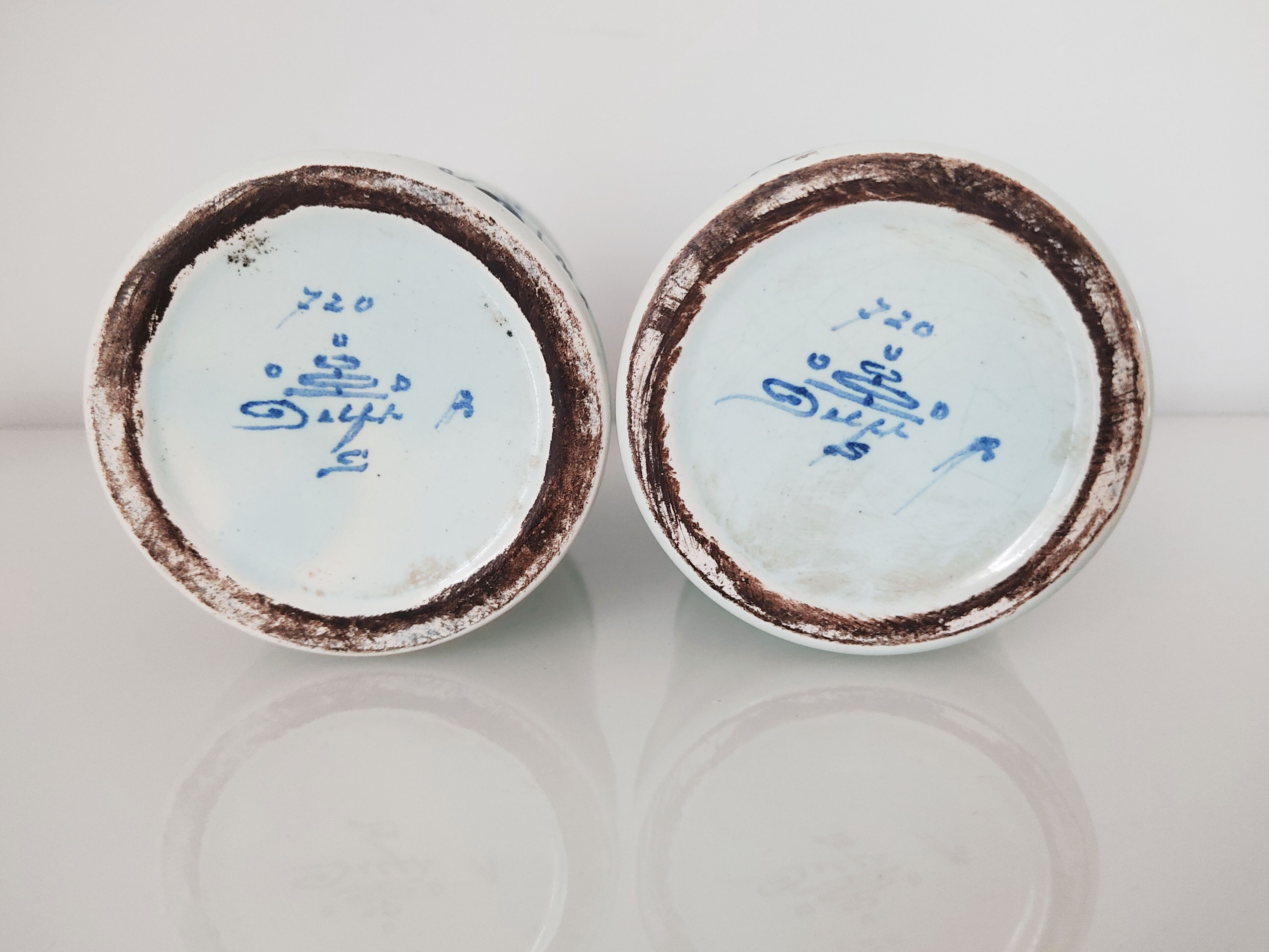 Oud Delft set of two pharmacy jars