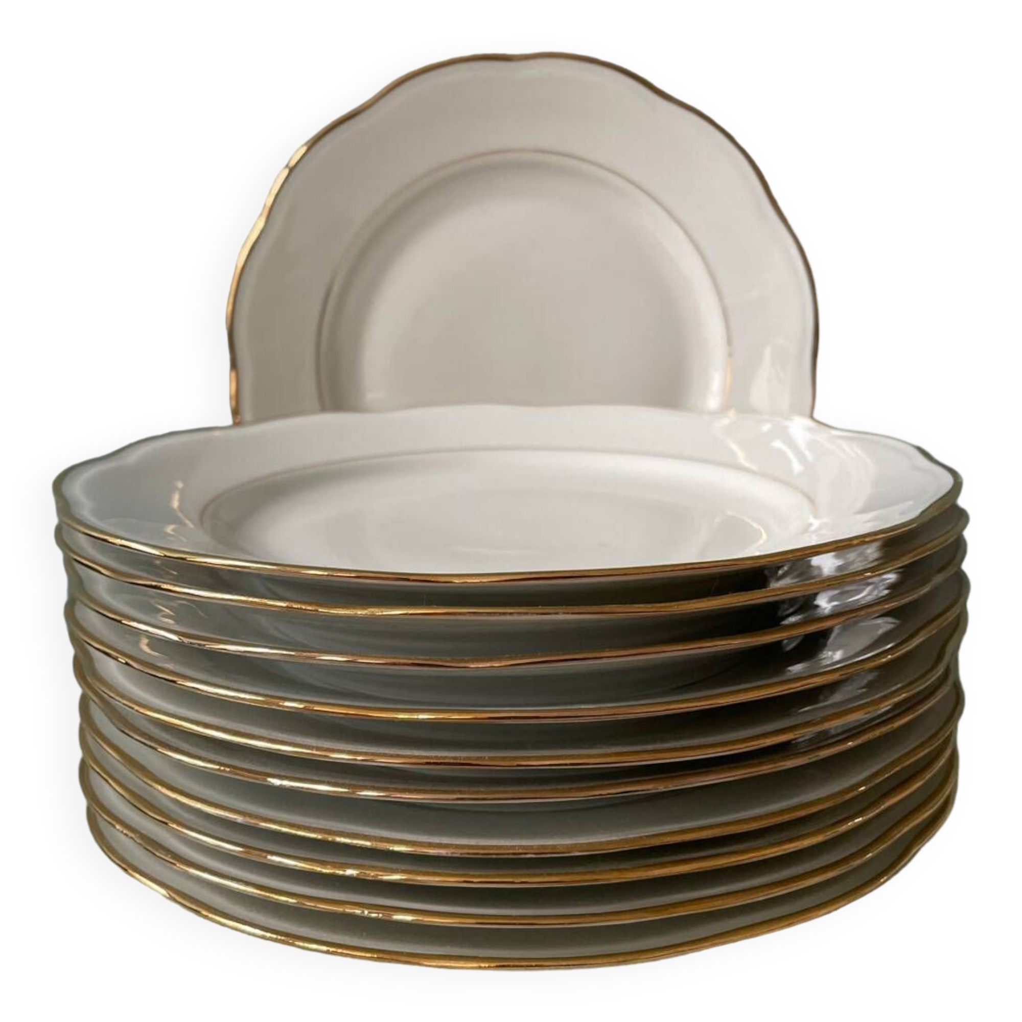 Série de 11 assiettes plates anciennes en porcelaine blanche et liserés dorés