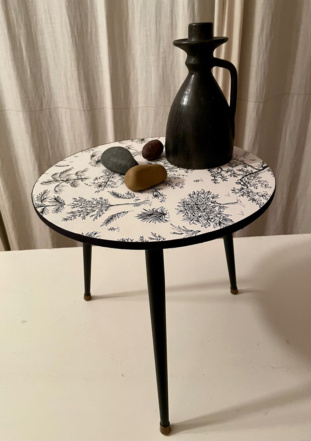 Petite table tripode guéridon