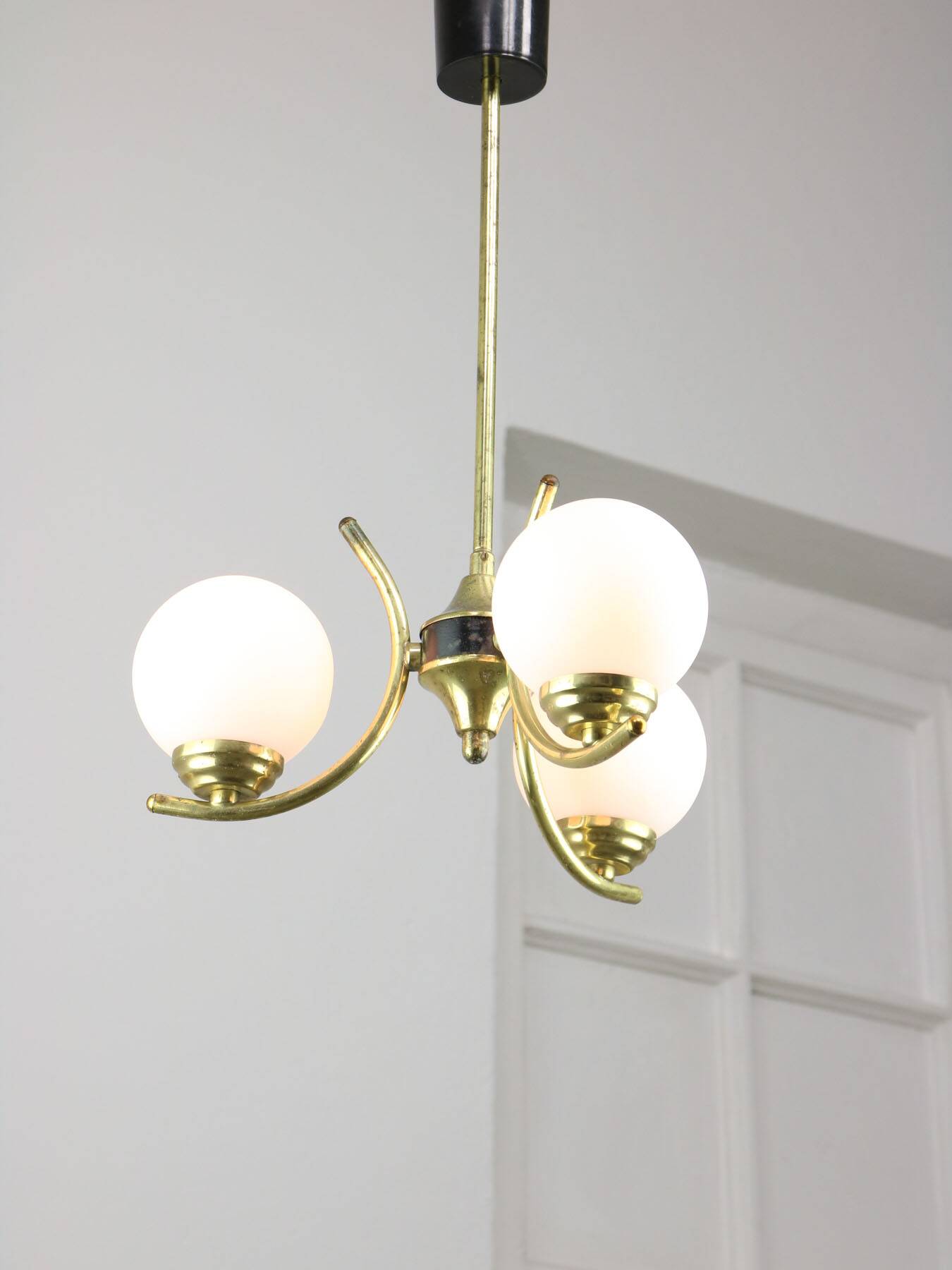 Mid-Century Italian Brass and Opaline Chandelier