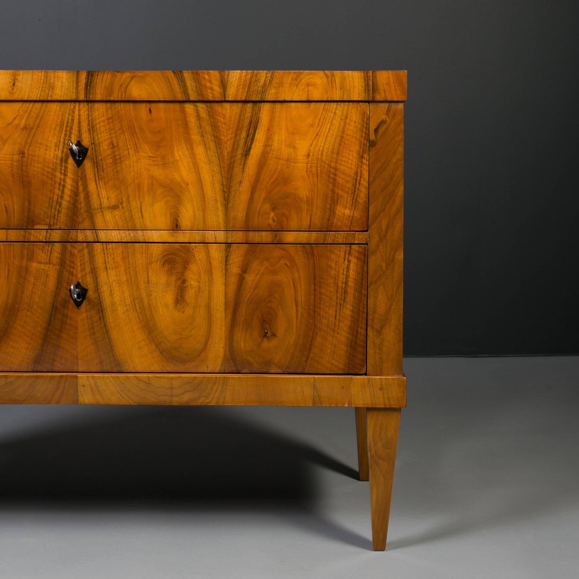 Commode Biedermeier, Allemagne, XIXe siècle | Placage noyer, Shella